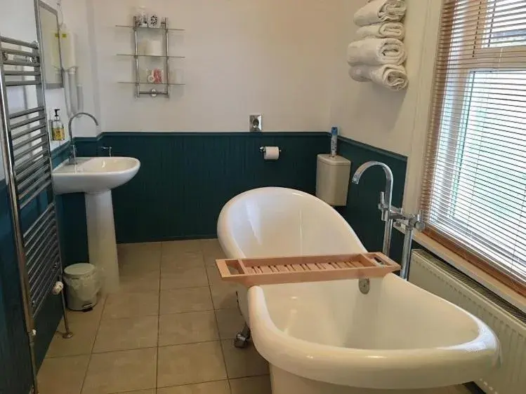 Bathroom in Chaston Manor Hotel