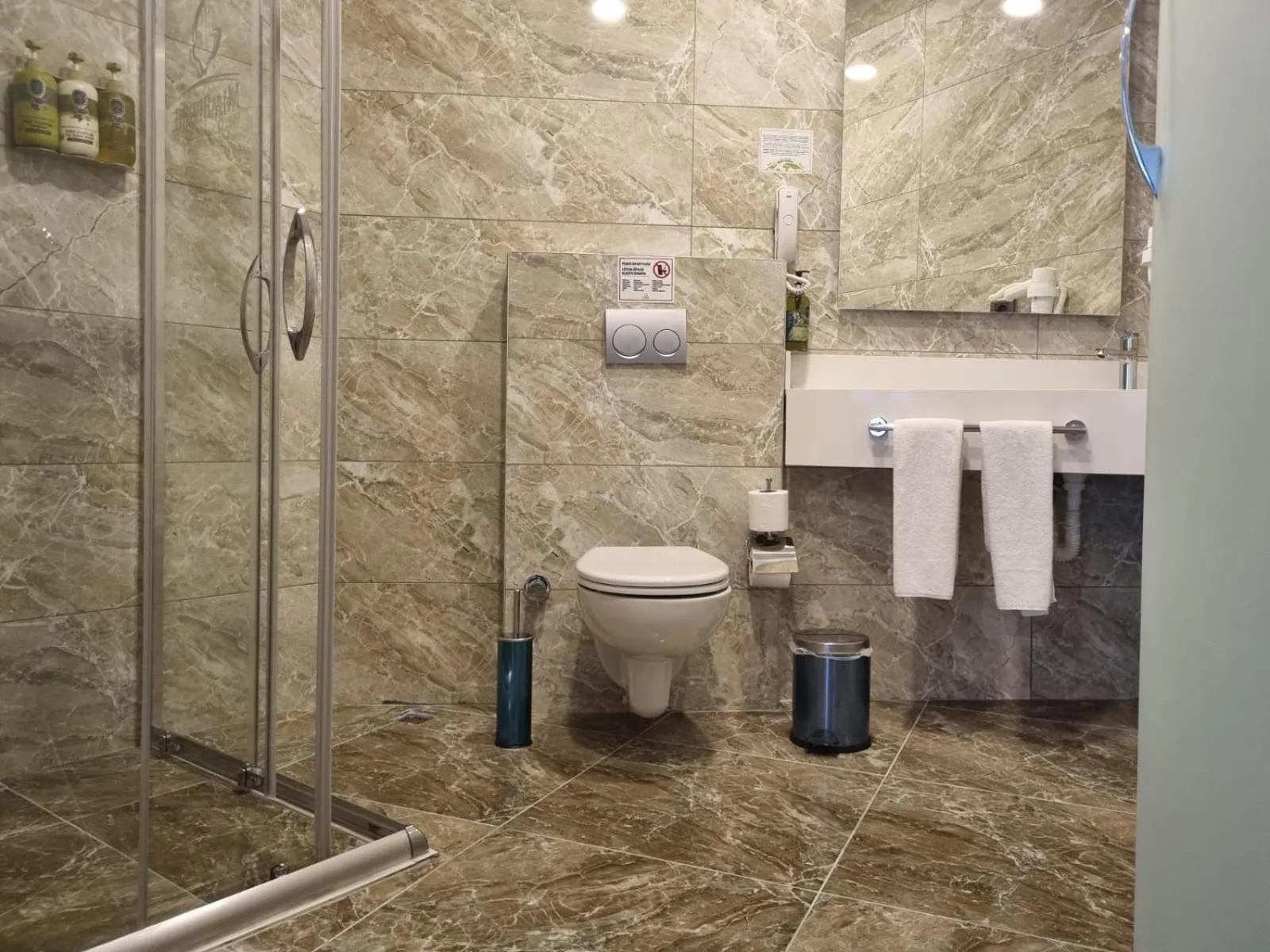 Shower in Mia Berre Hotels