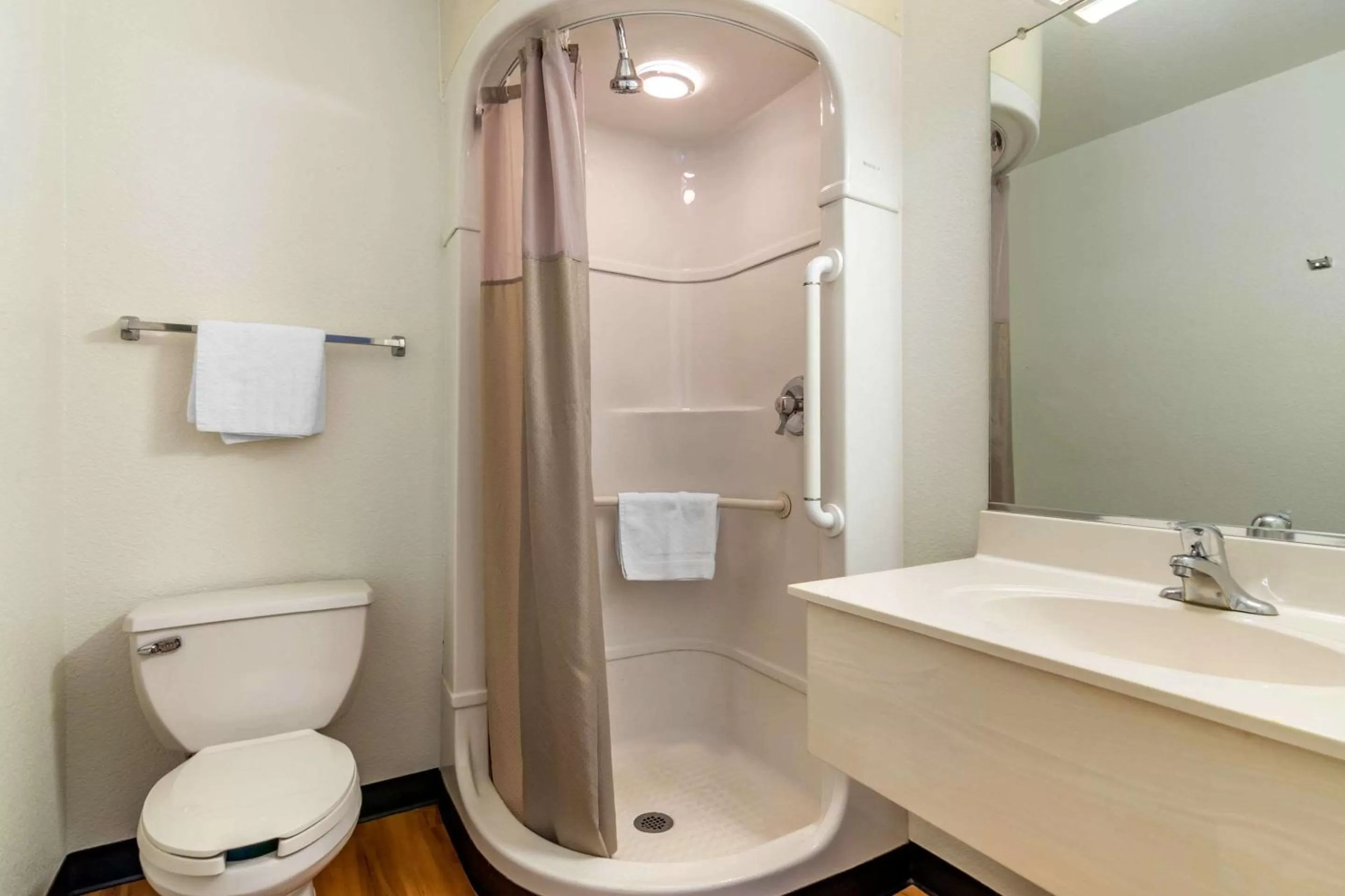 Bathroom in Rodeway Inn