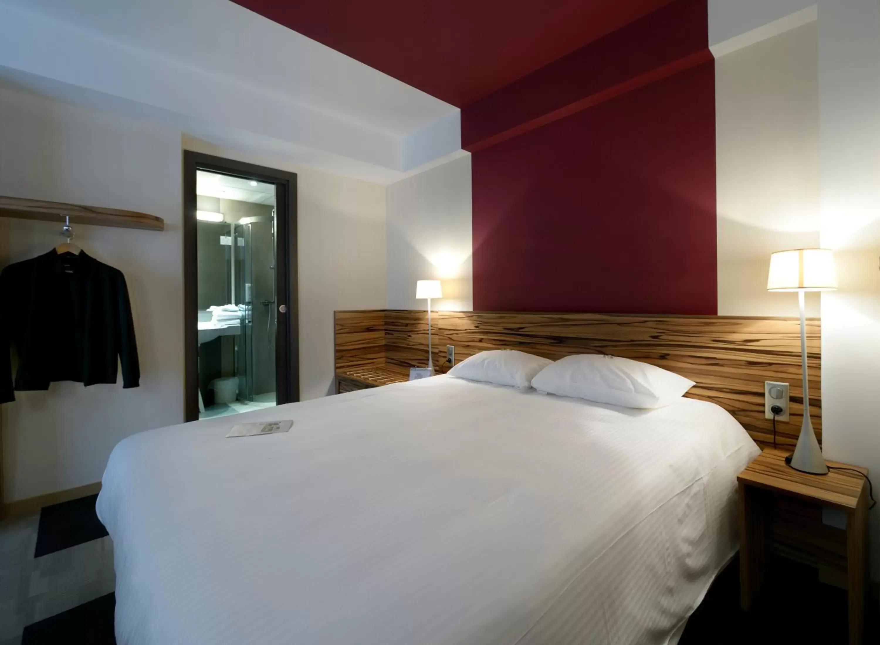 Bedroom, Bed in Kyriad Montbeliard Sochaux