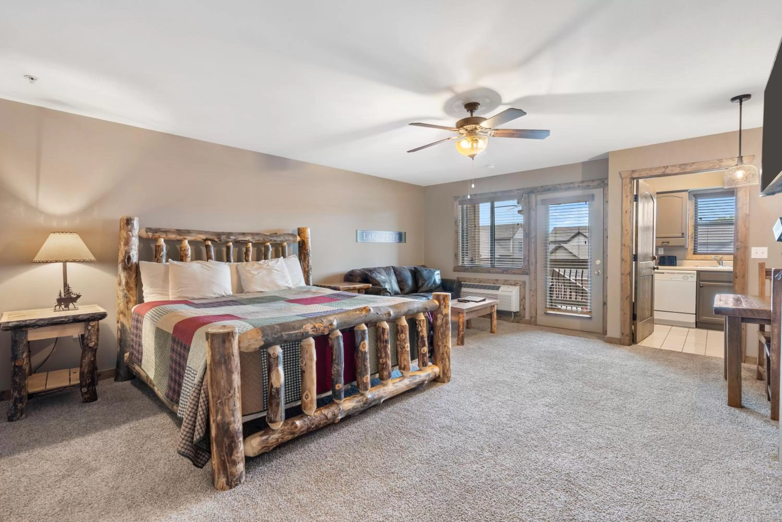 Photo of the whole room, Bed in Table Rock Resorts at Indian Point