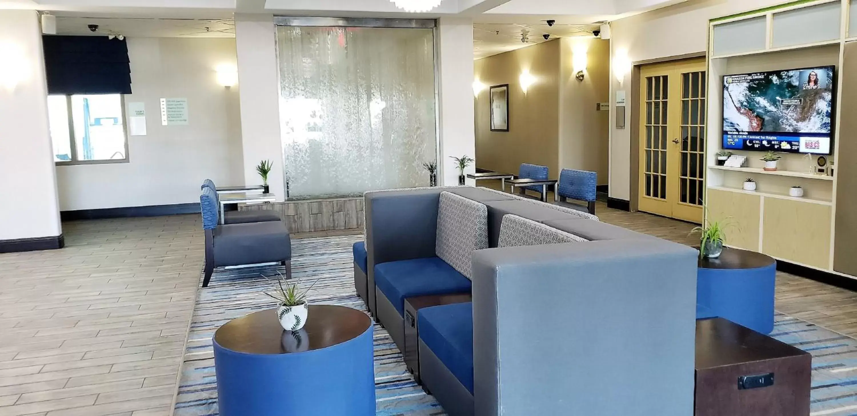 Property building, Lounge/Bar in Holiday Inn Hotel & Suites Regina, an IHG Hotel