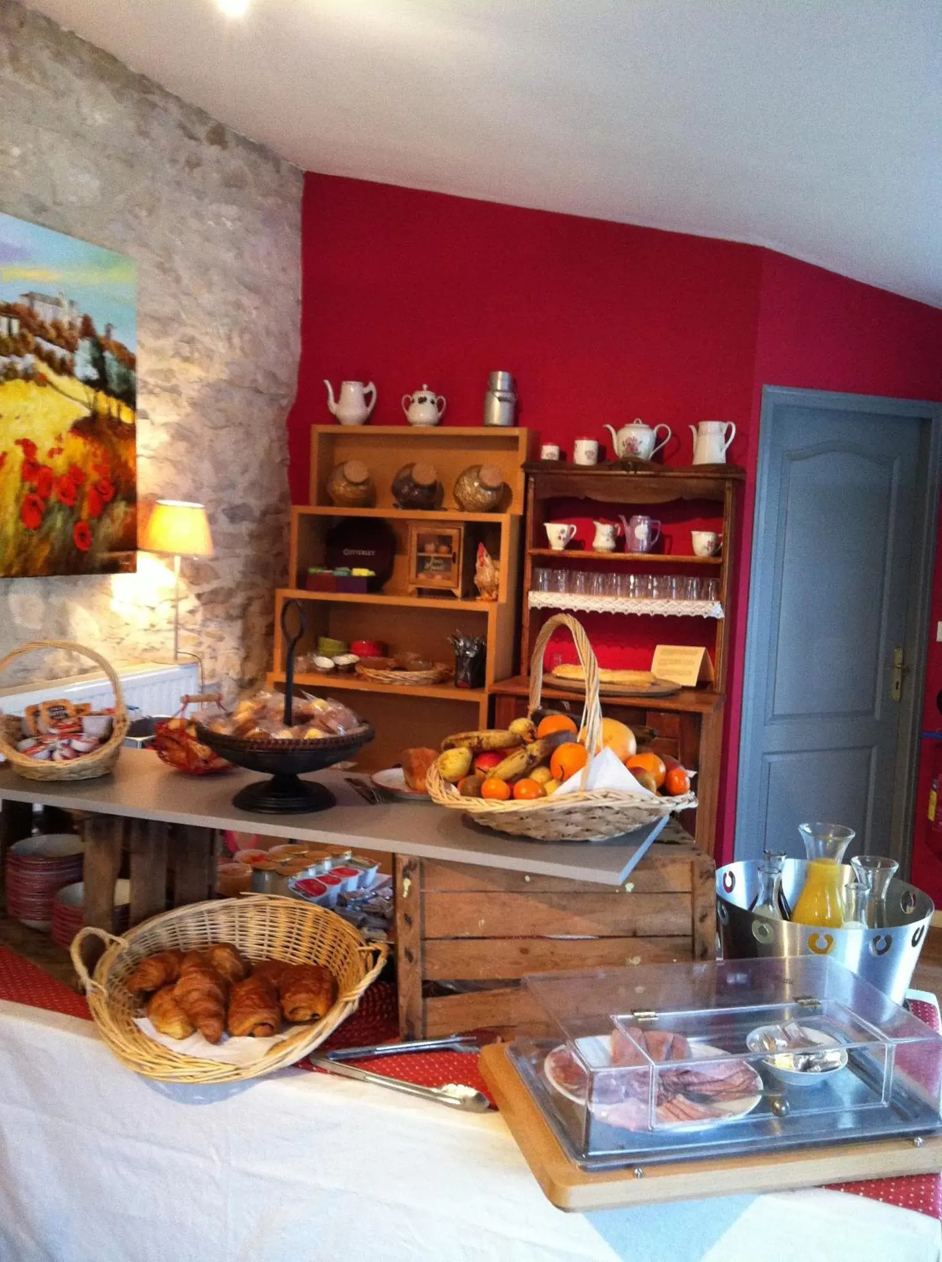 Buffet breakfast, Food in Logis Auberge De Tavel