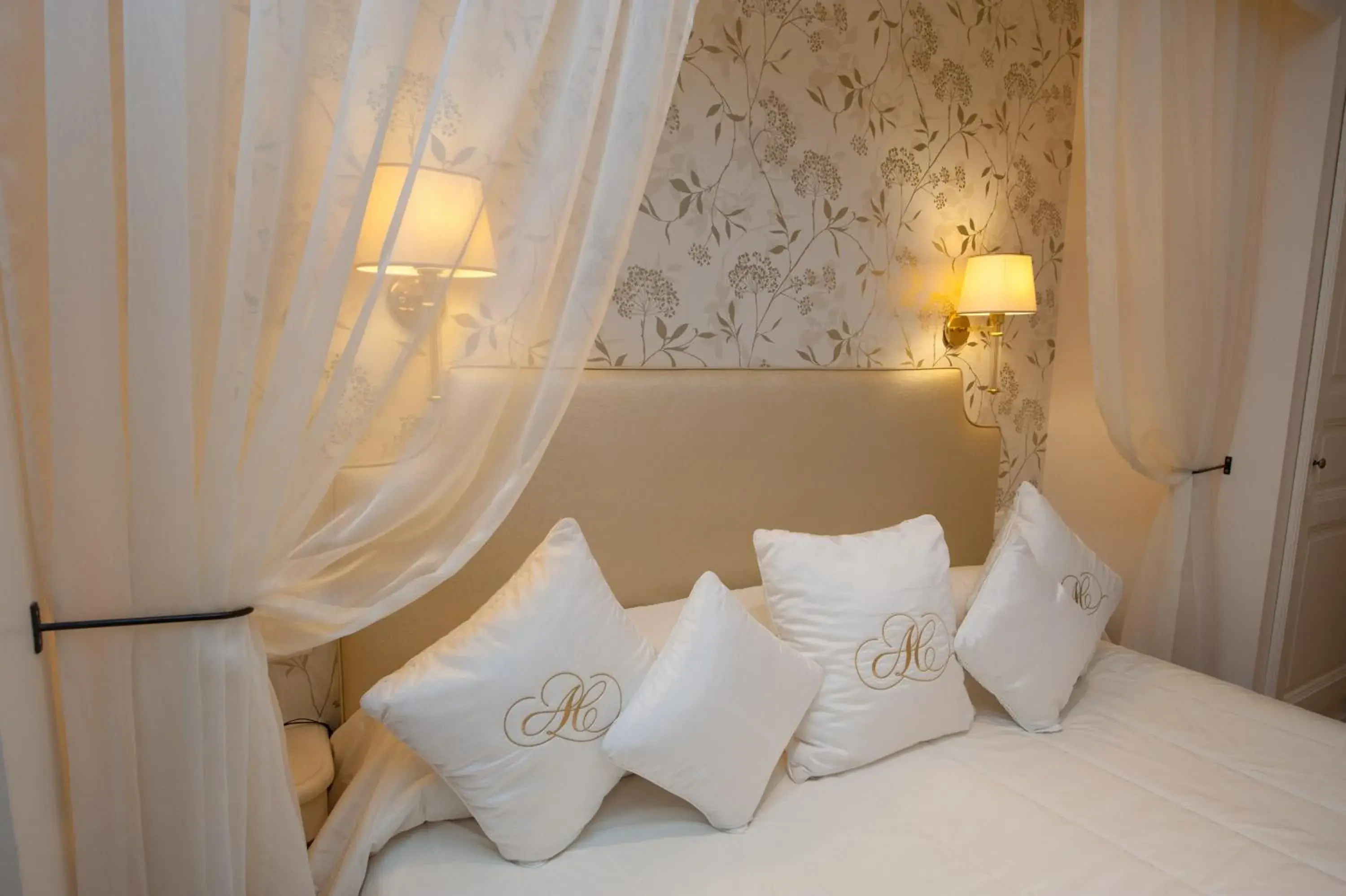 Bed in Auberge de Cassagne & Spa