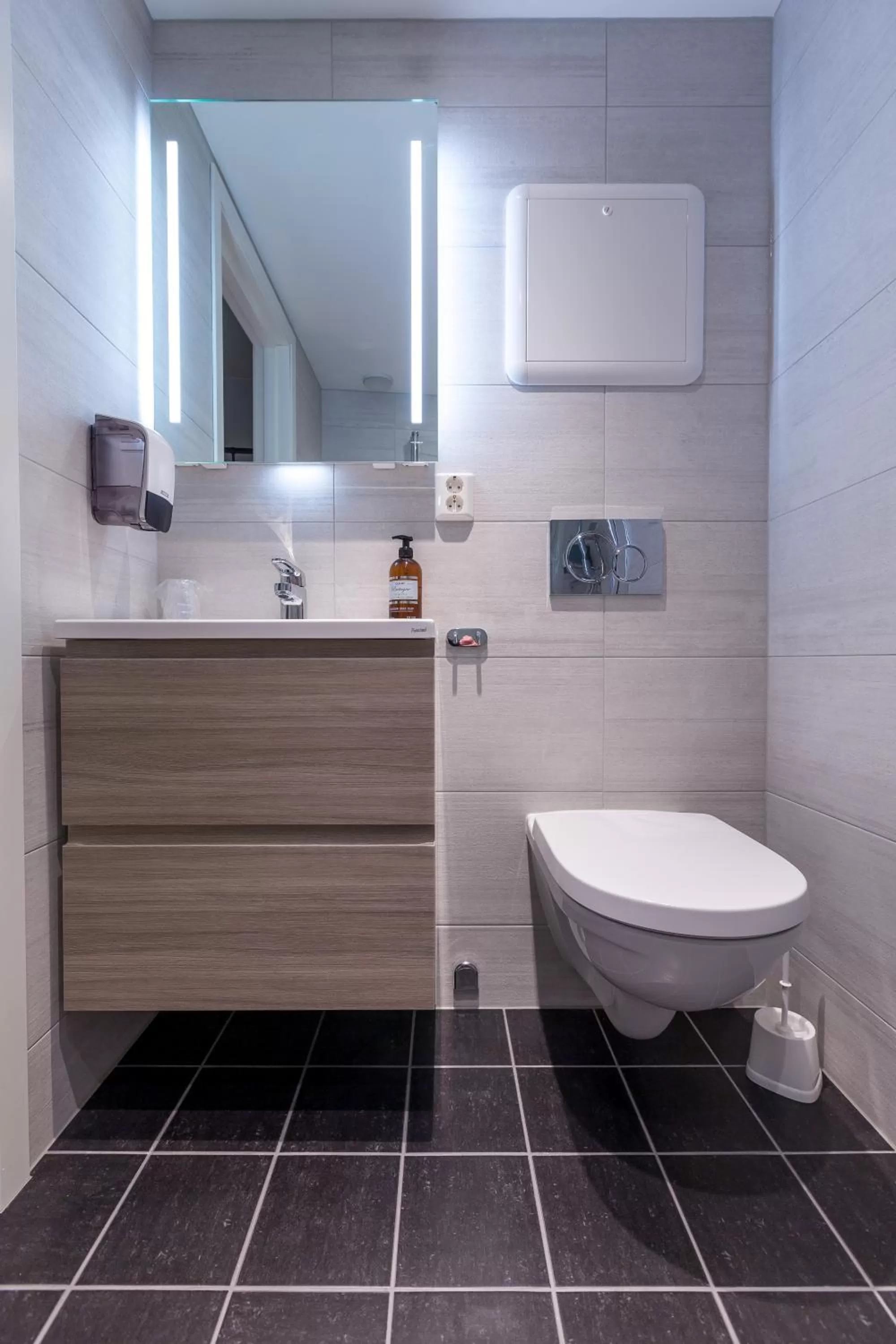 Bathroom in Enter Amalie Hotel