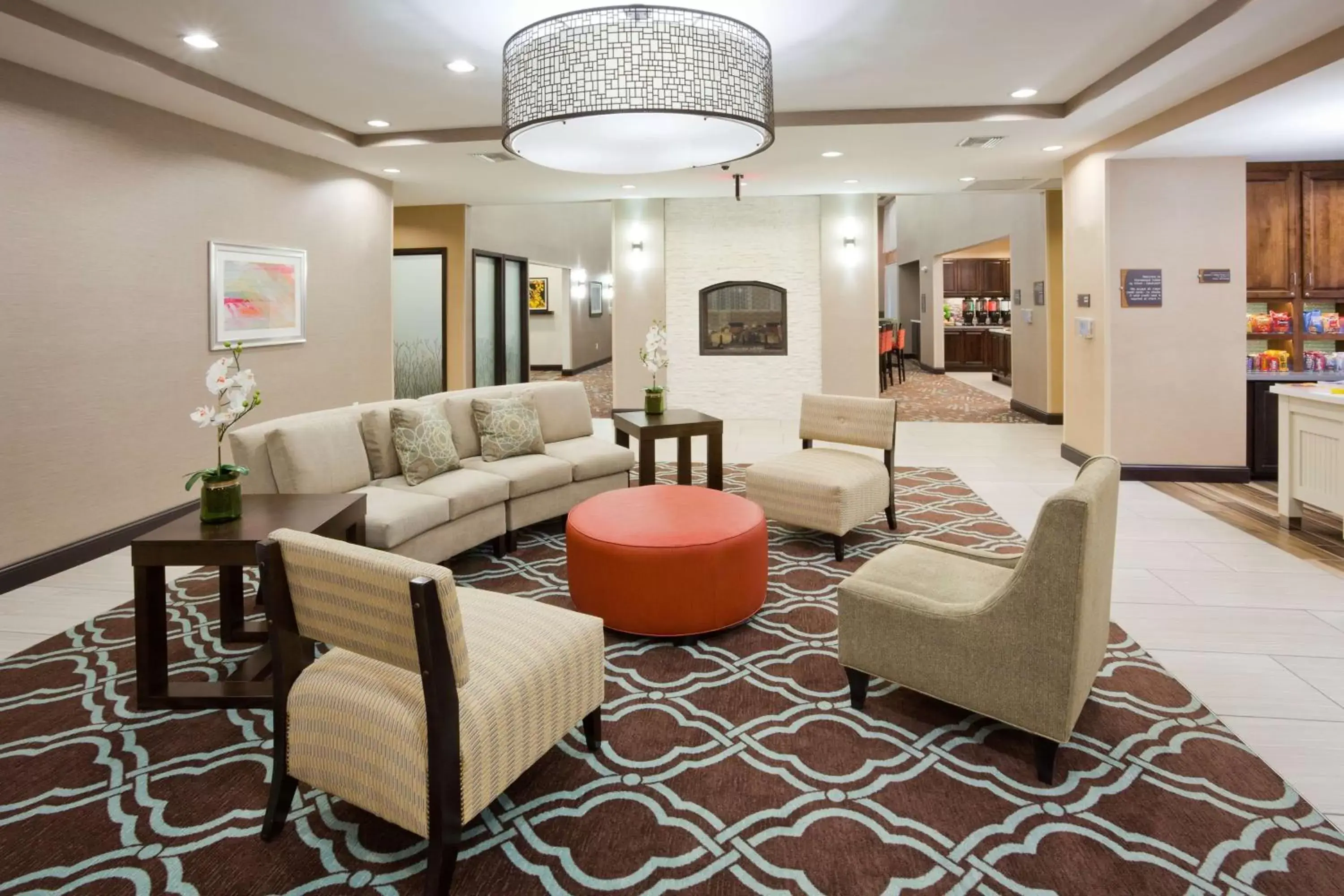 Photo of the whole room, Seating Area in Homewood Suites Davenport