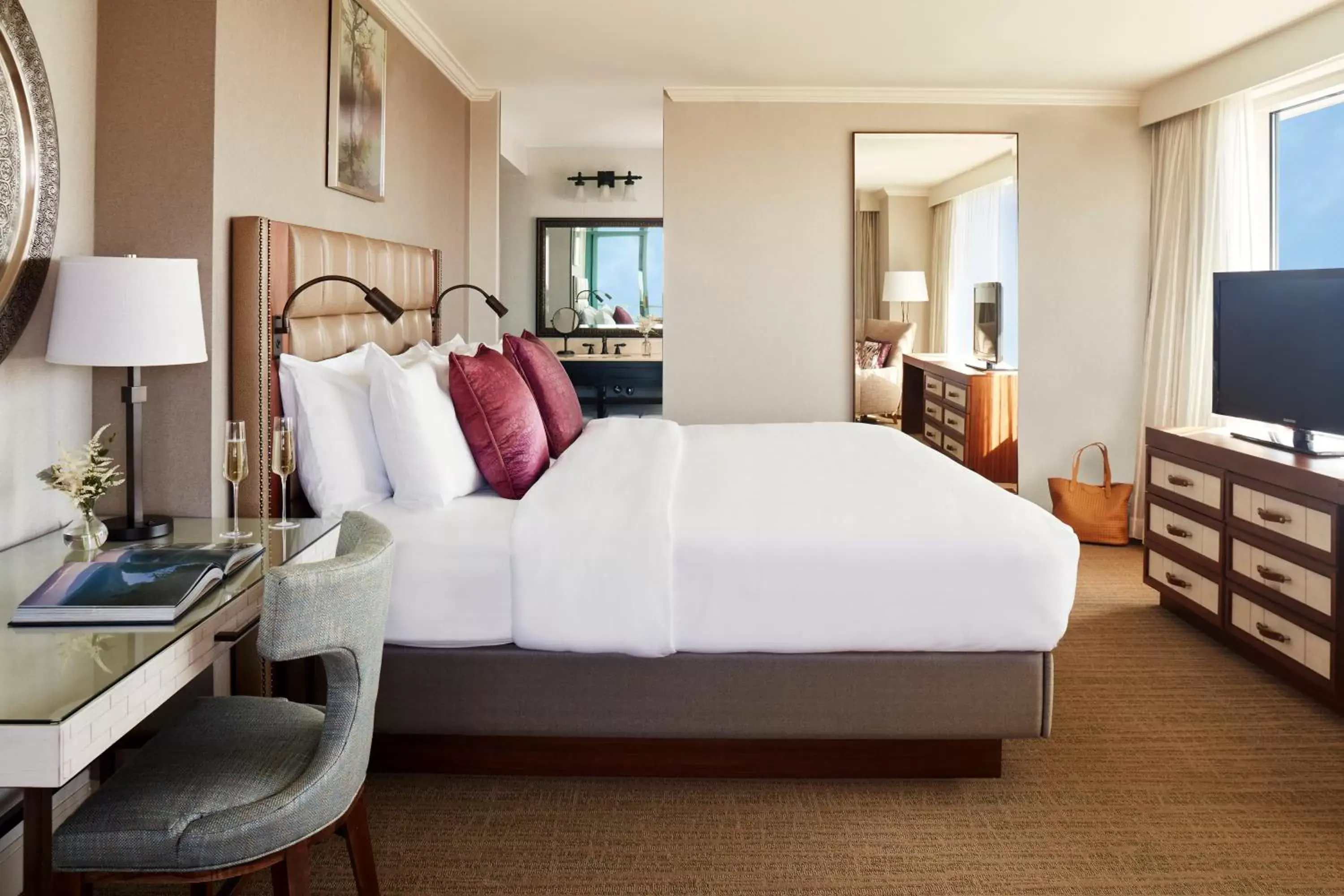Bedroom, Bed in Lansdowne Resort and Spa