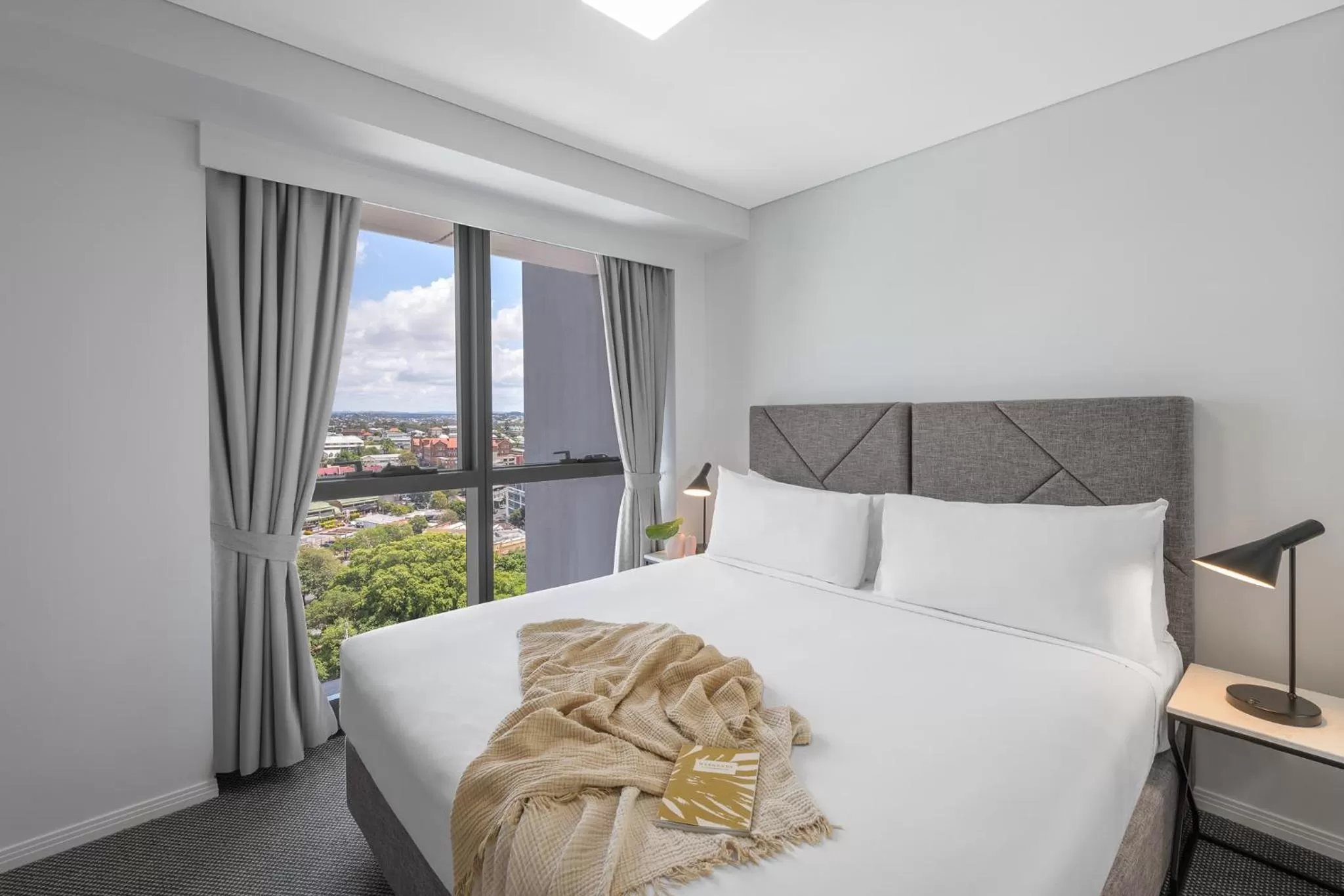 Bed in Meriton Suites Adelaide Street, Brisbane