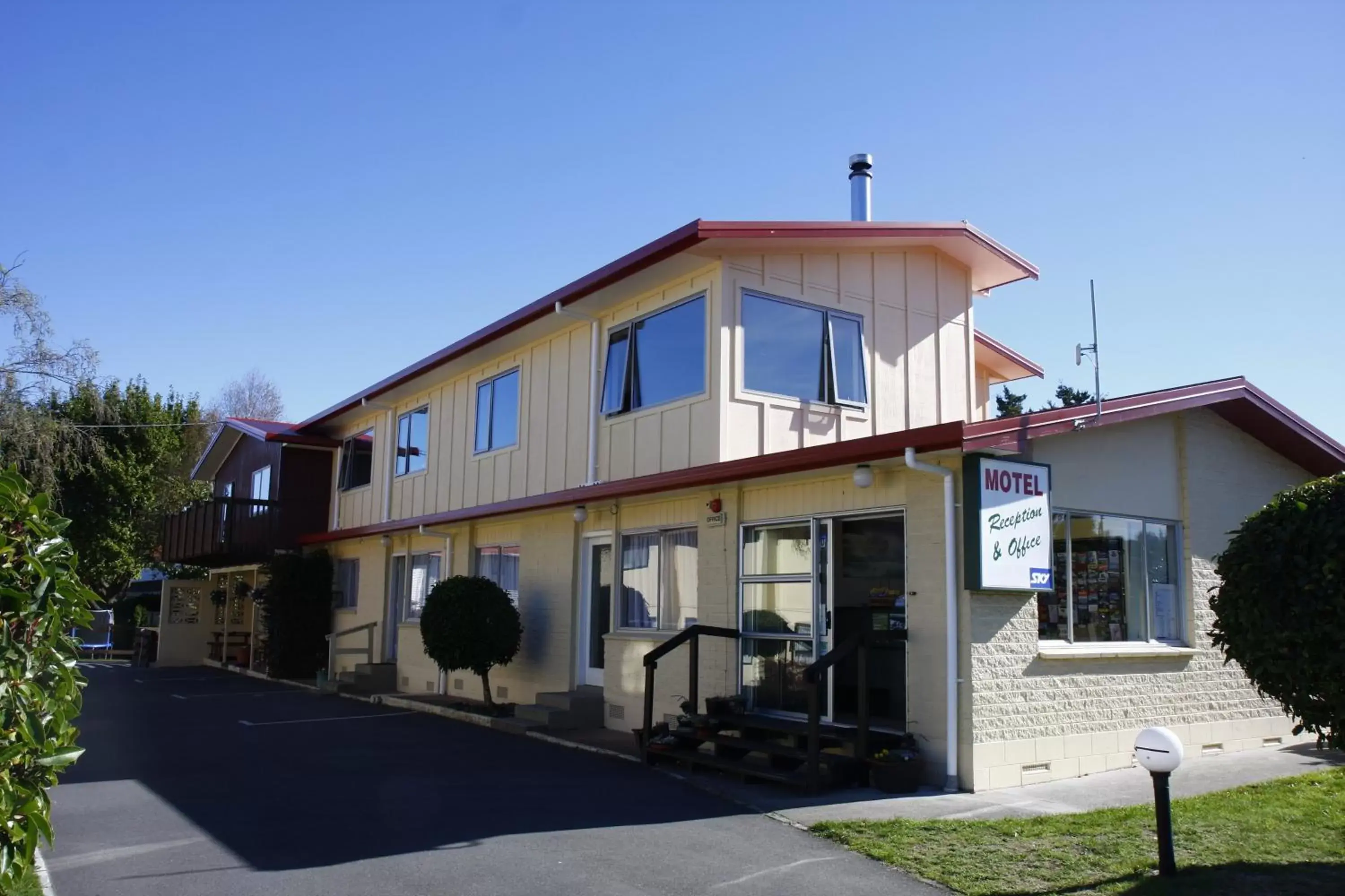 Facade/entrance, Property Building in Mountain View Motel