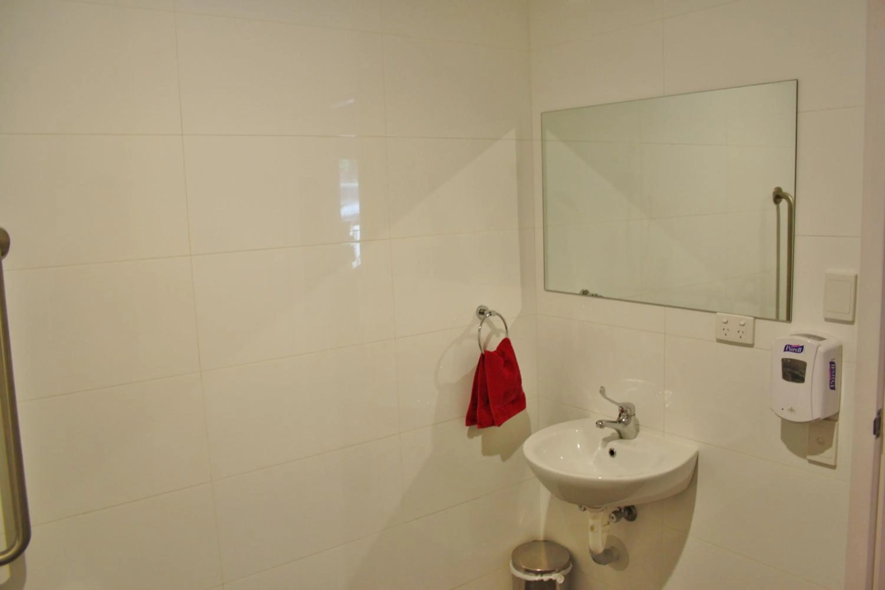 Other, Bathroom in Perth 5 Backpacker Hostel