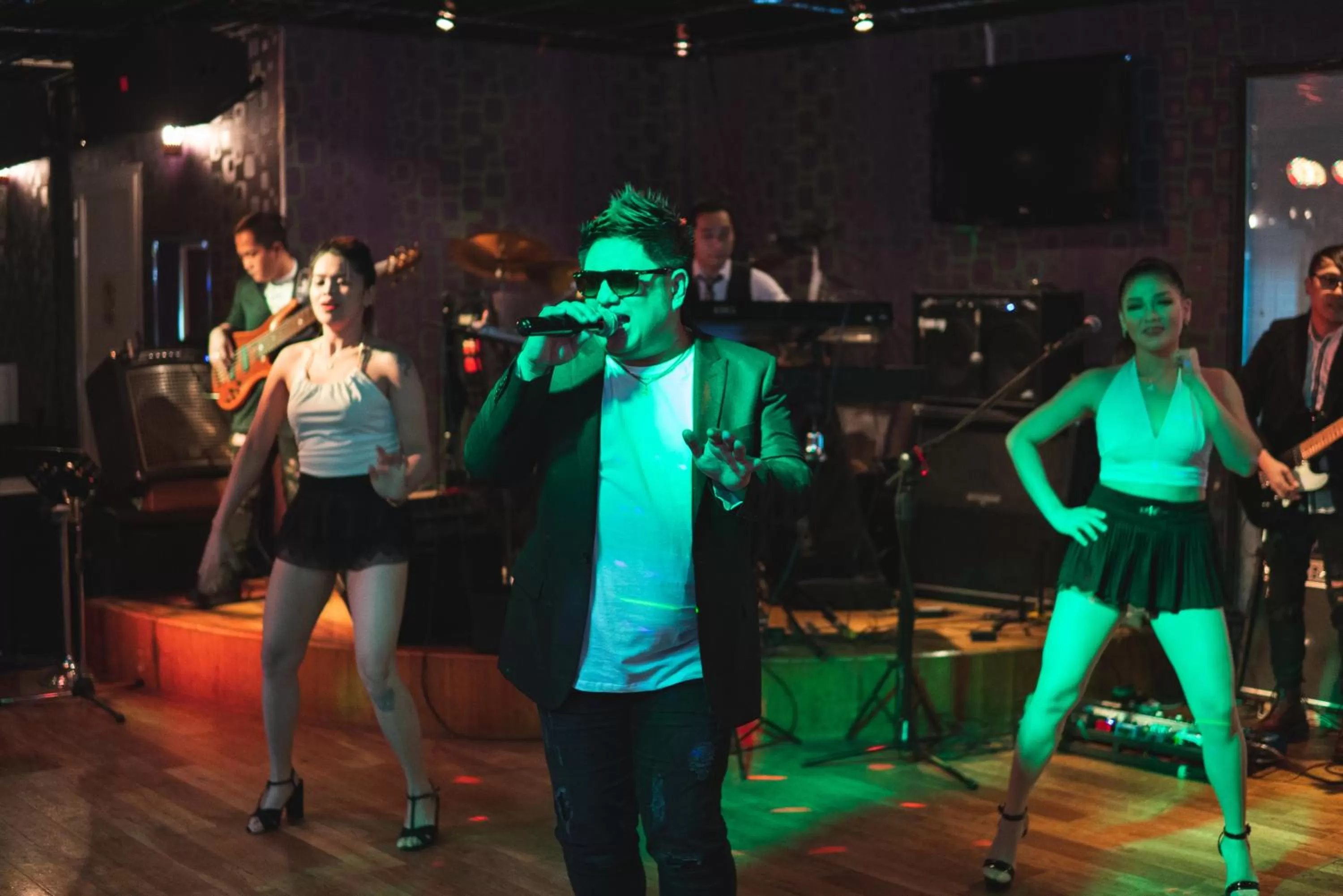 Evening entertainment in Al Ain Palace Hotel Abu Dhabi