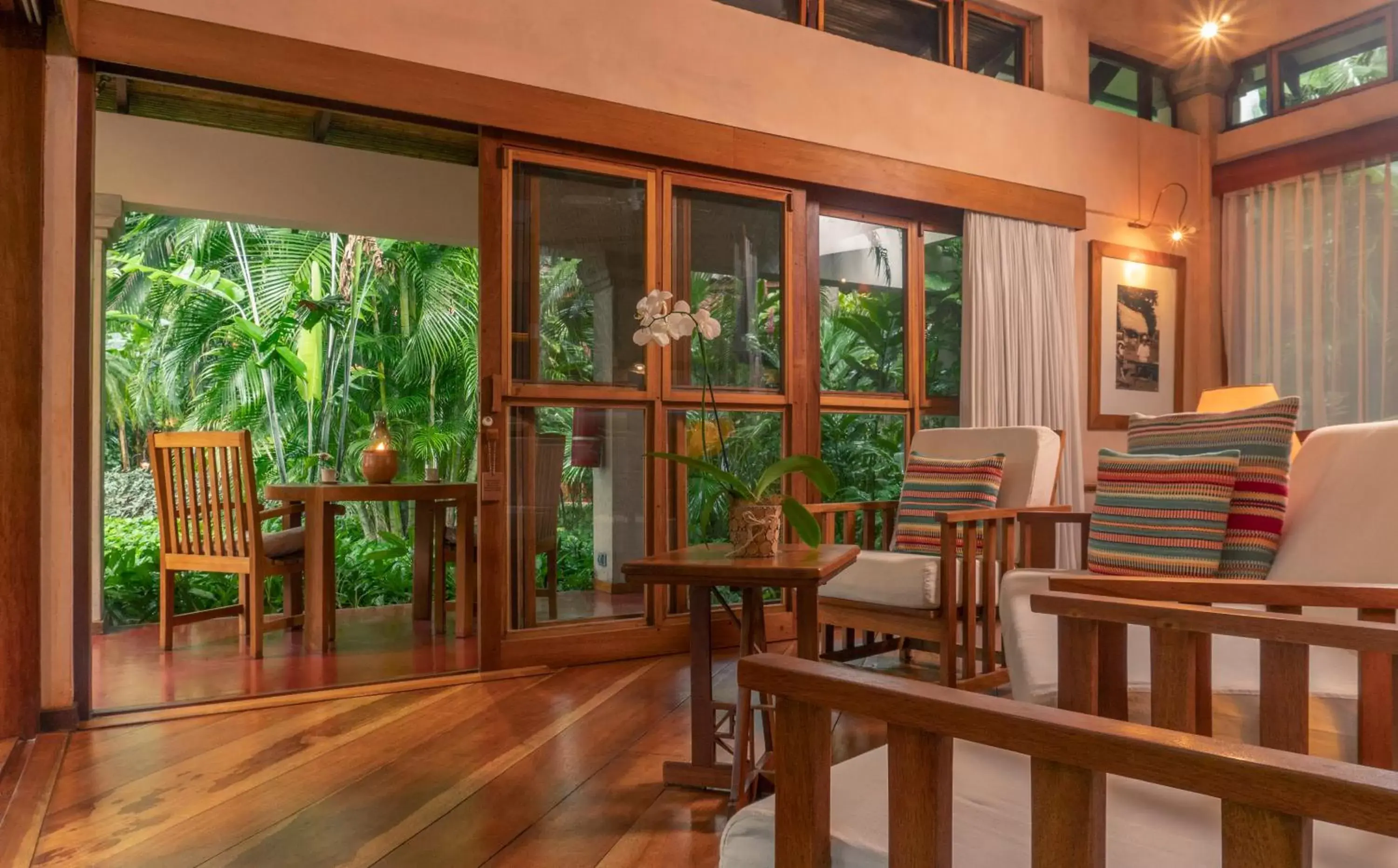 Balcony/Terrace, Restaurant/Places to Eat in Capitán Suizo Beachfront Boutique Hotel