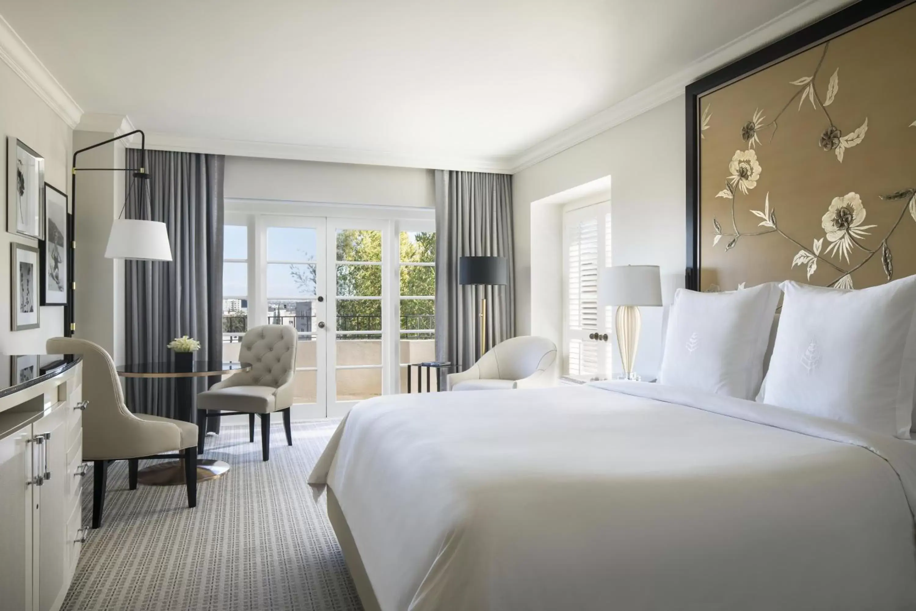 Bed in Four Seasons Hotel Los Angeles at Beverly Hills