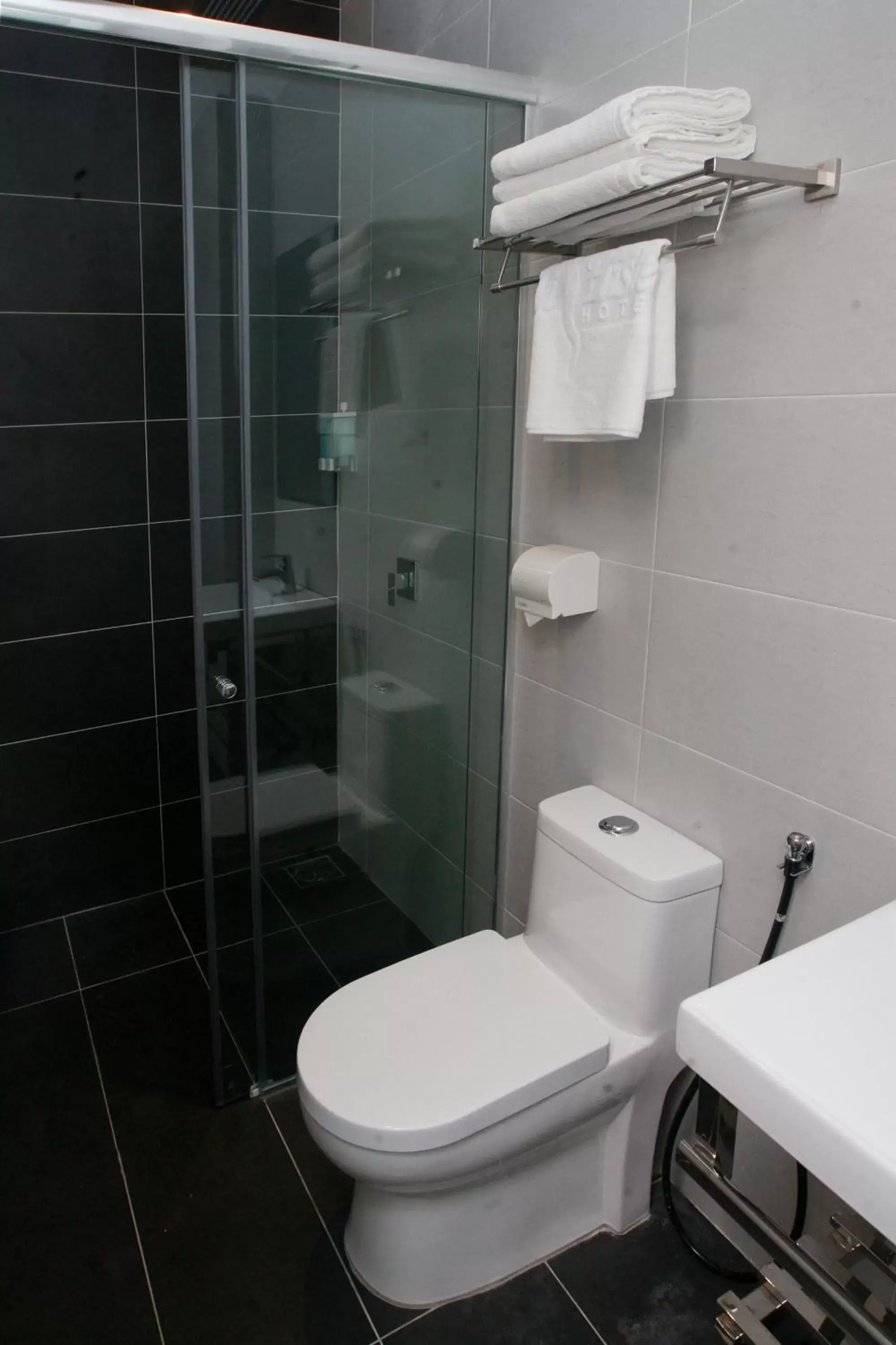 Shower, Bathroom in Sri Enstek Hotel KLIA, KLIA 2 & F1