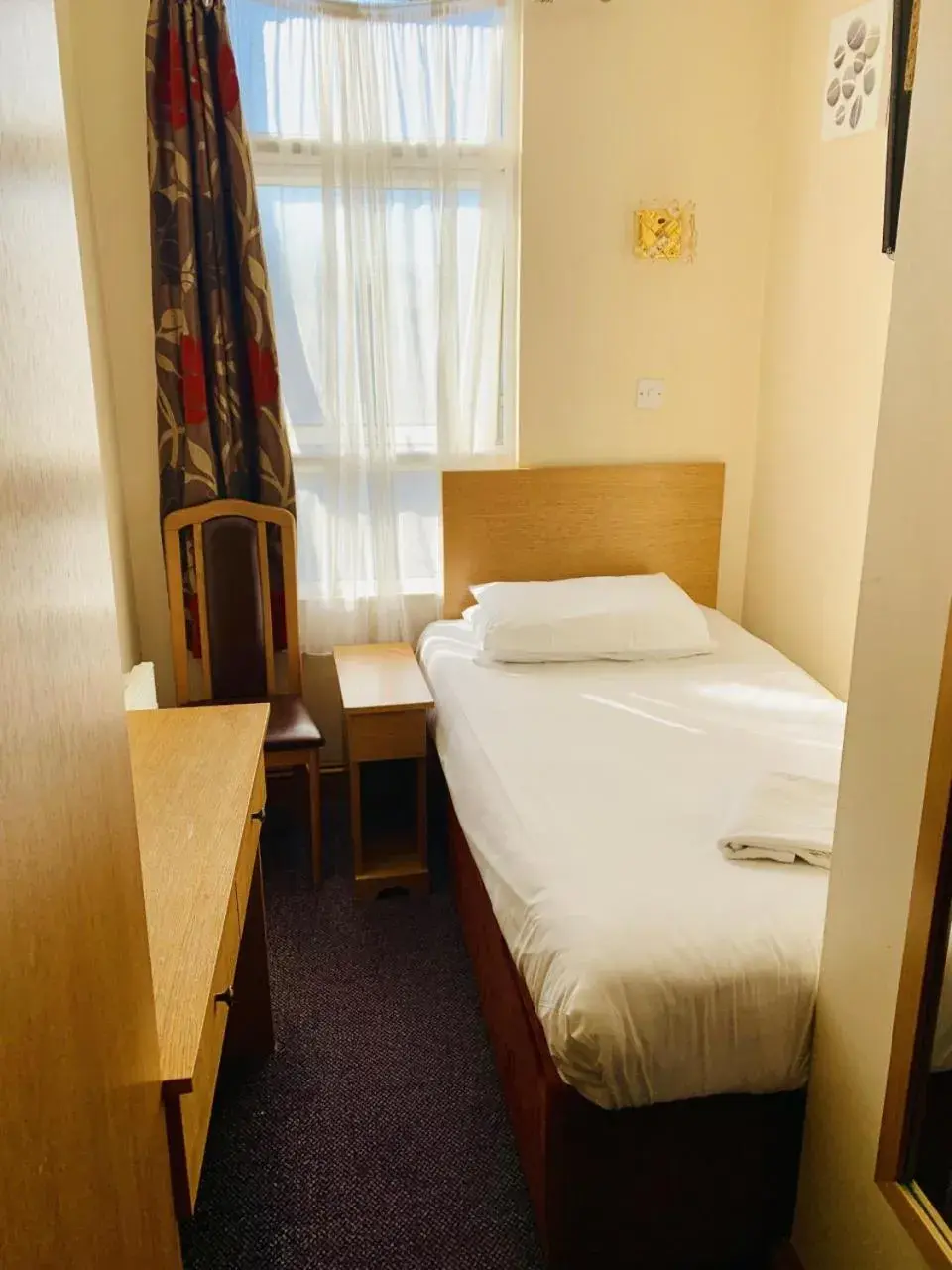 Bedroom, Bed in Britannia Inn Hotel Bedroom, Bed in Britannia Inn Hotel