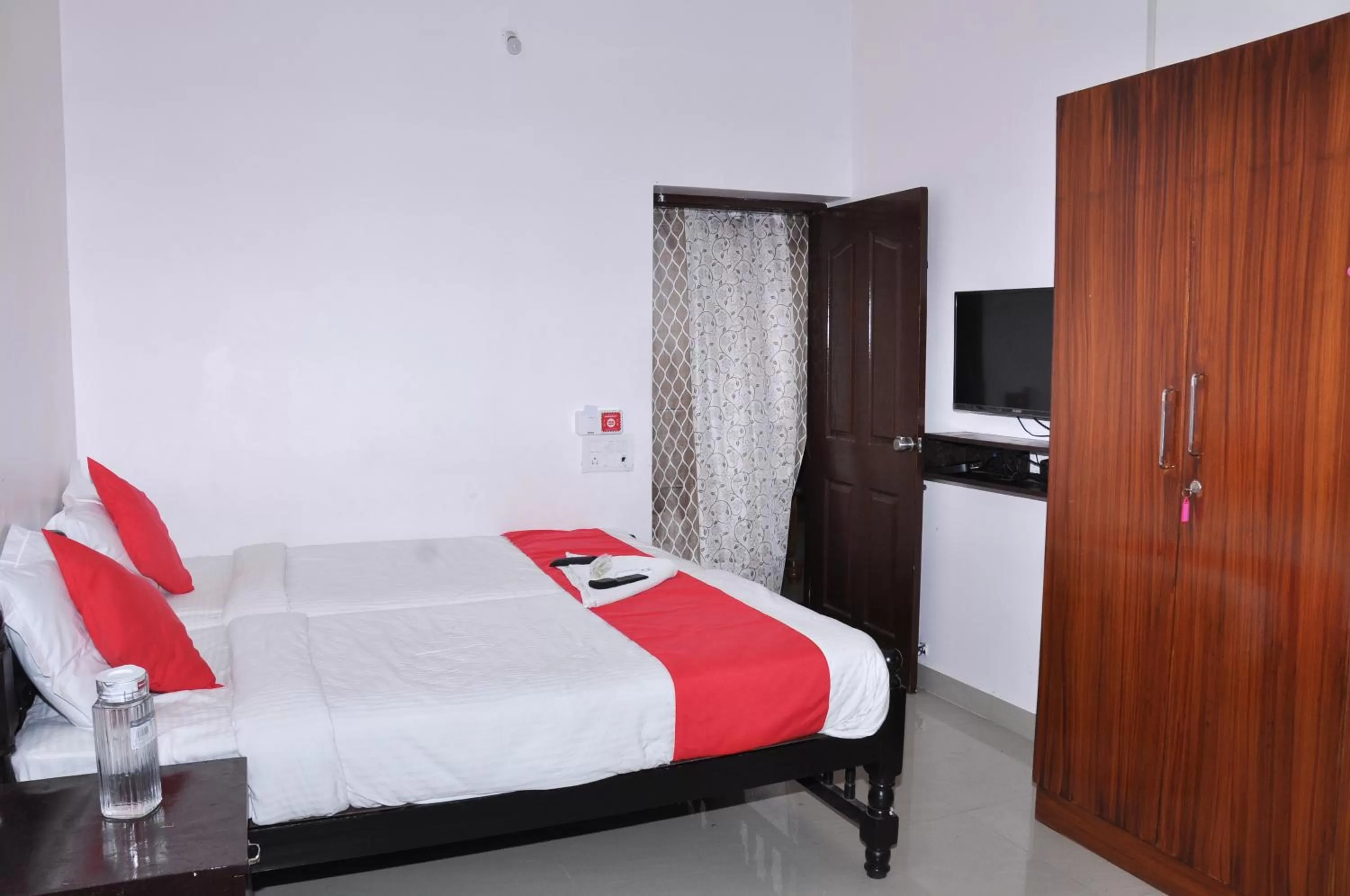 Double Room in Hotel O Kiruba Castle