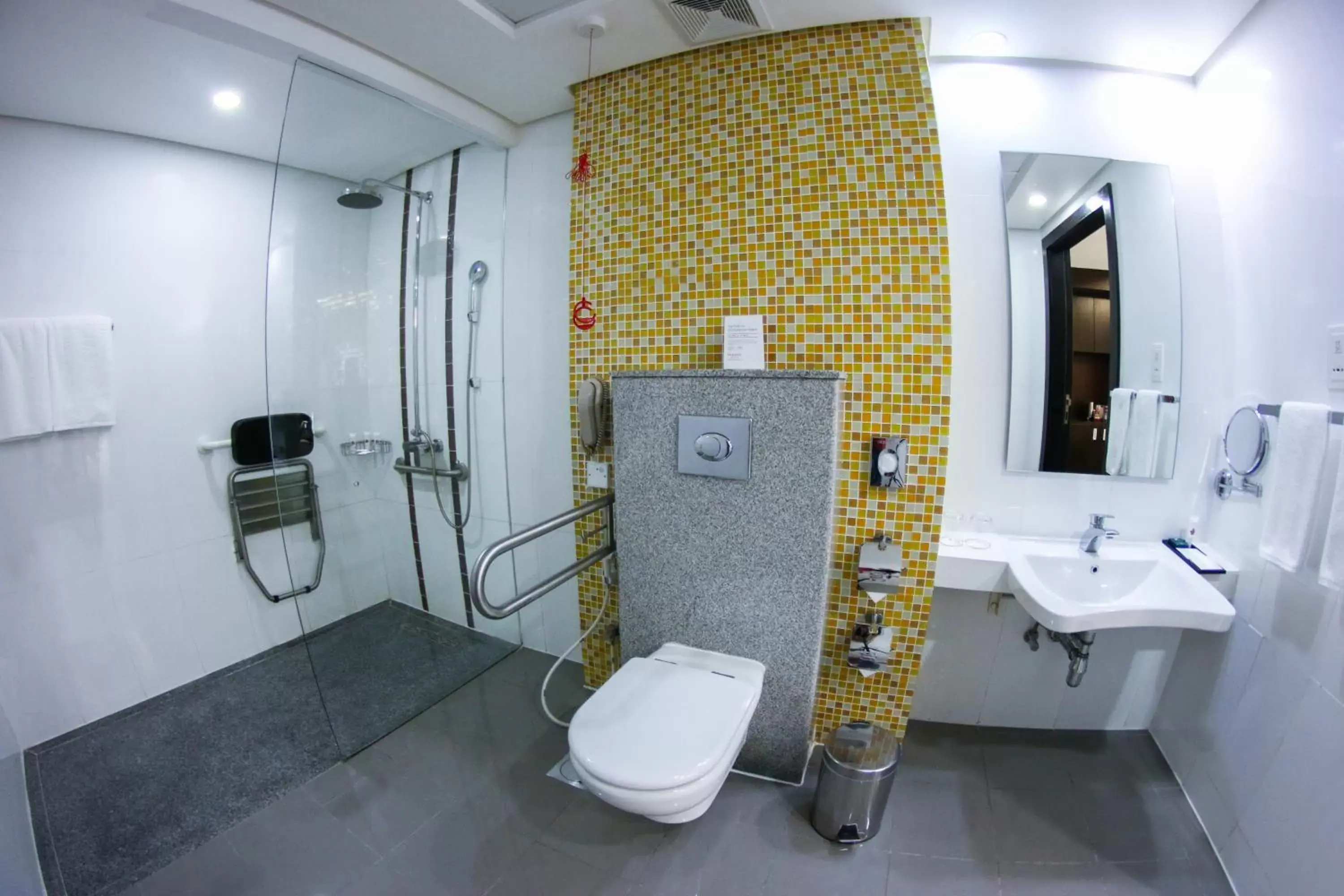 Bathroom in Ramada Hotel and Suites Amwaj Islands