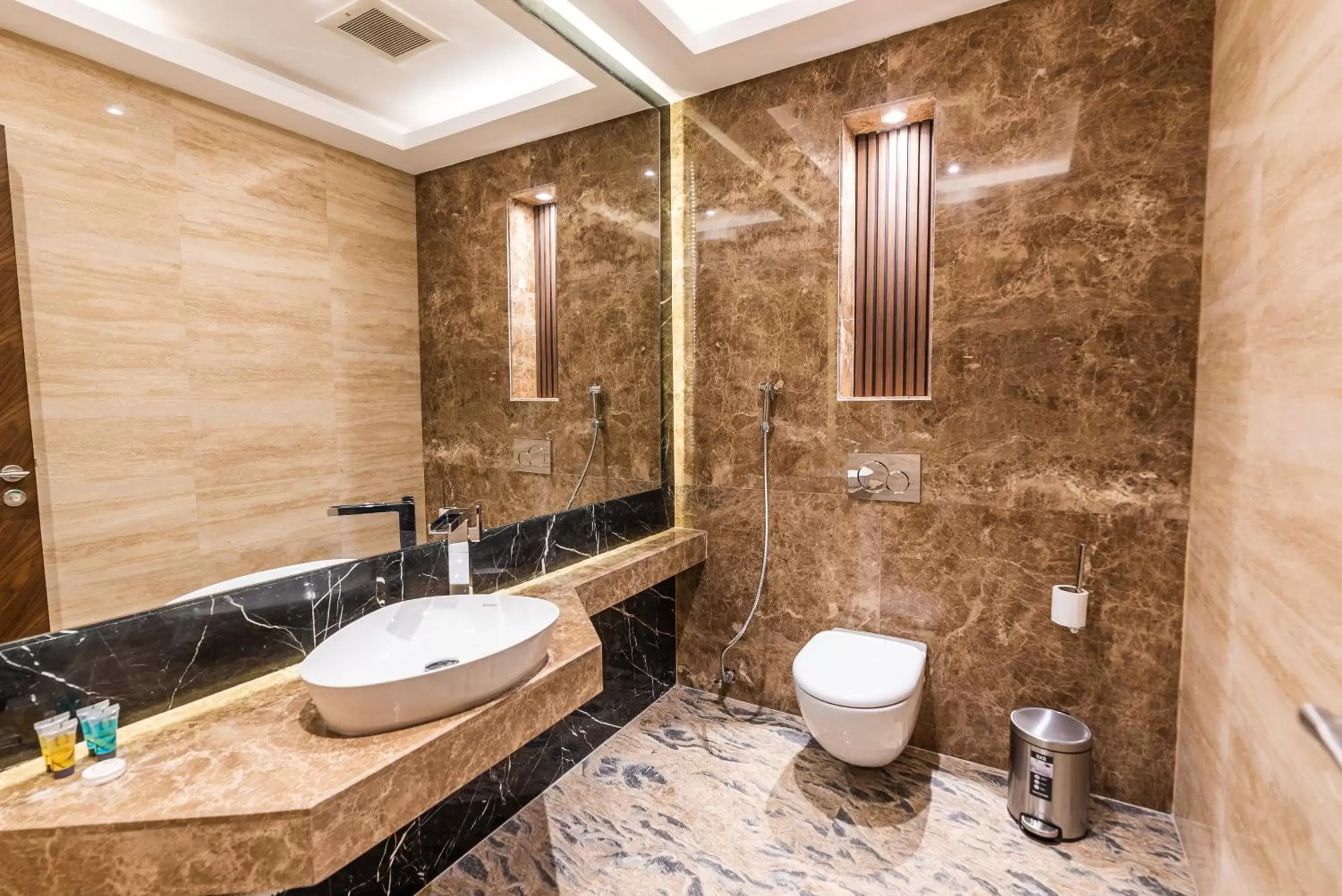 Toilet in Tura Hotel Olaya - فندق ترى العليا Toilet in Tura Hotel Olaya - فندق ترى العليا