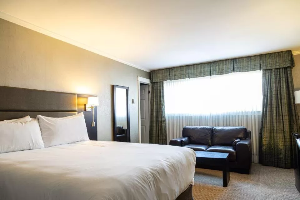 Photo of the whole room, Bed in The Hotel on Pownal