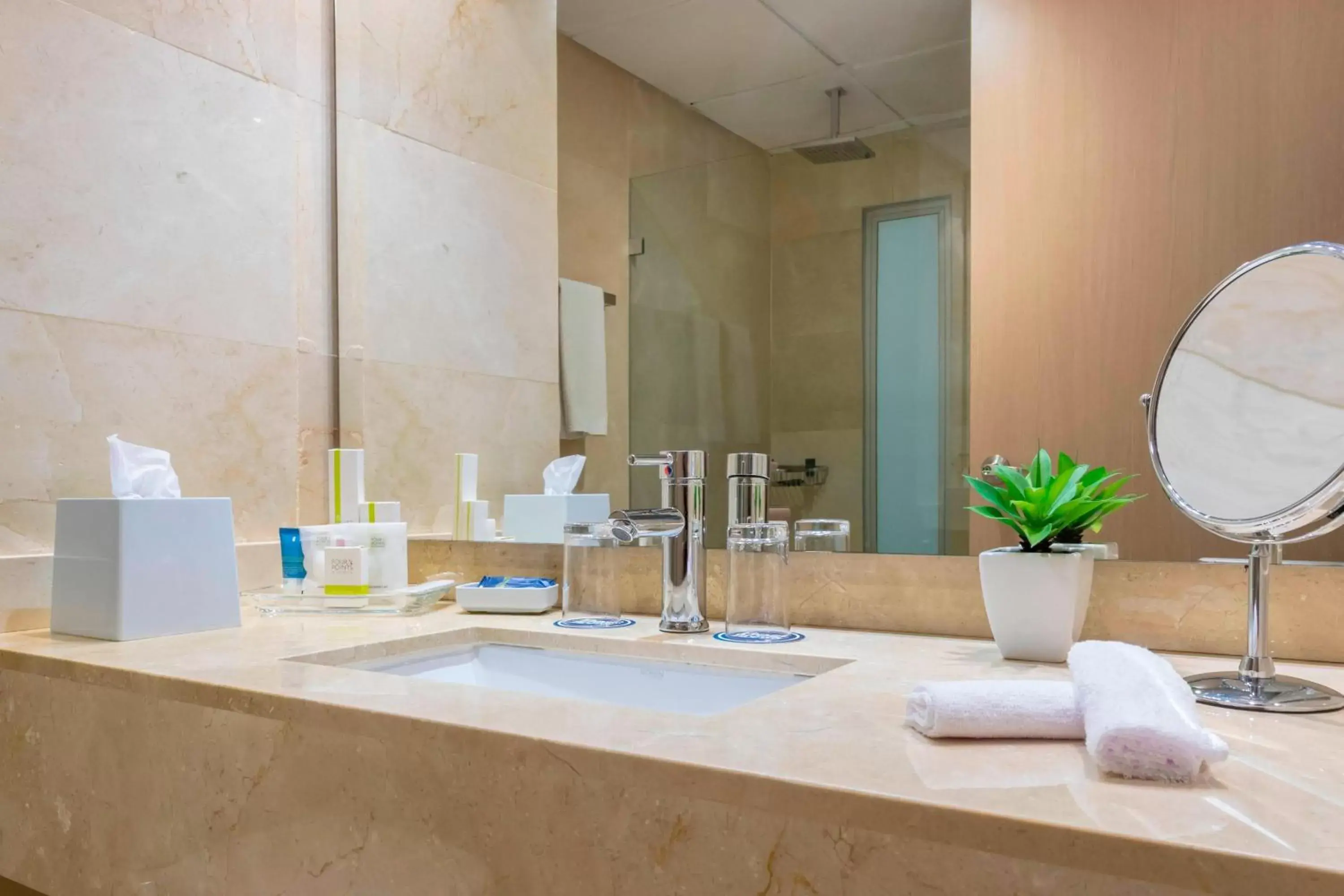Bathroom in Four Points by Sheraton Barranquilla