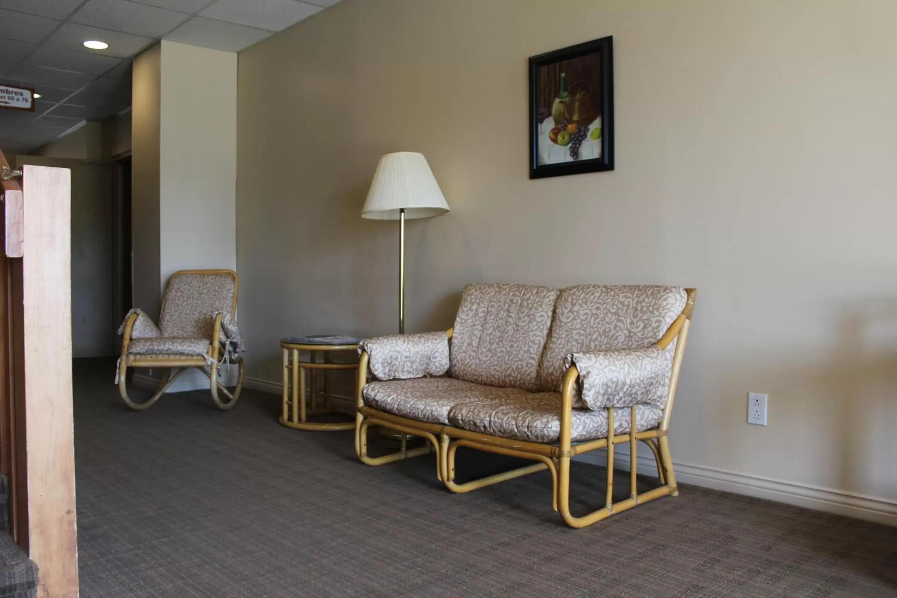 Seating Area in Complexe Hotelier Escoumins