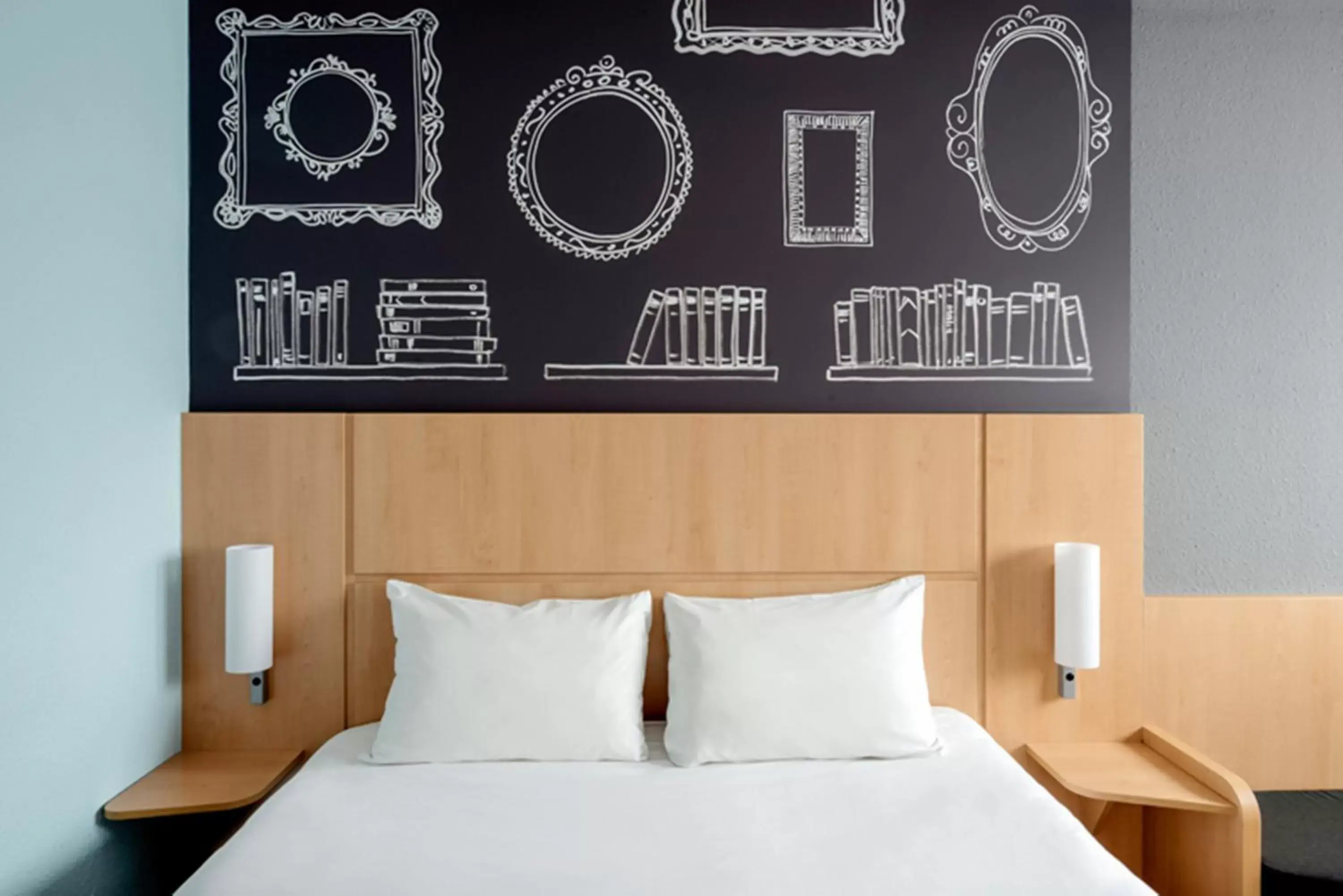 Family Standard Room with 1 Double Bed and 1 Single Bed in Hotel Ibis Krakow Centrum Family Standard Room with 1 Double Bed and 1 Single Bed in Hotel Ibis Krakow Centrum