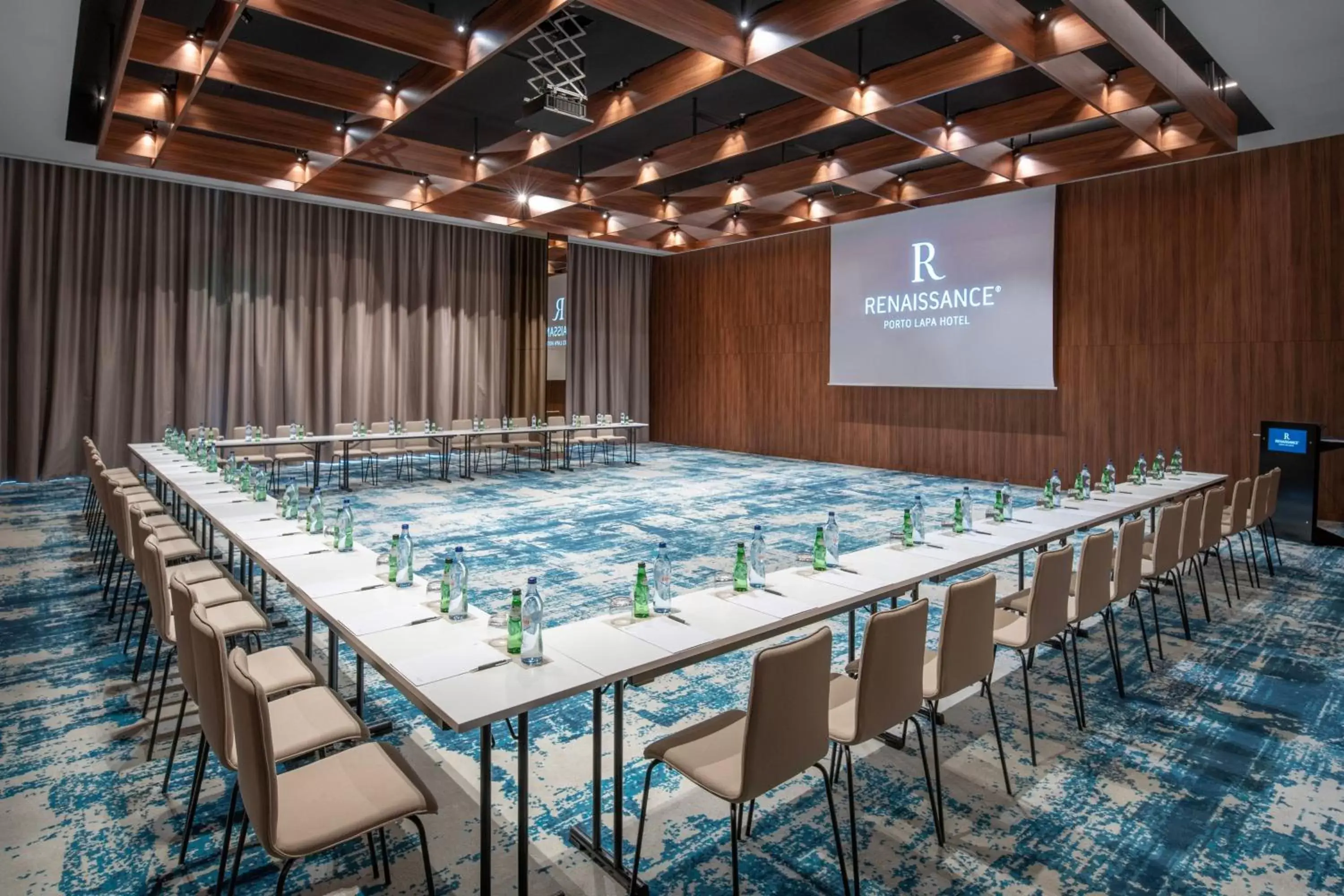 Meeting/conference room in Renaissance Porto Lapa Hotel