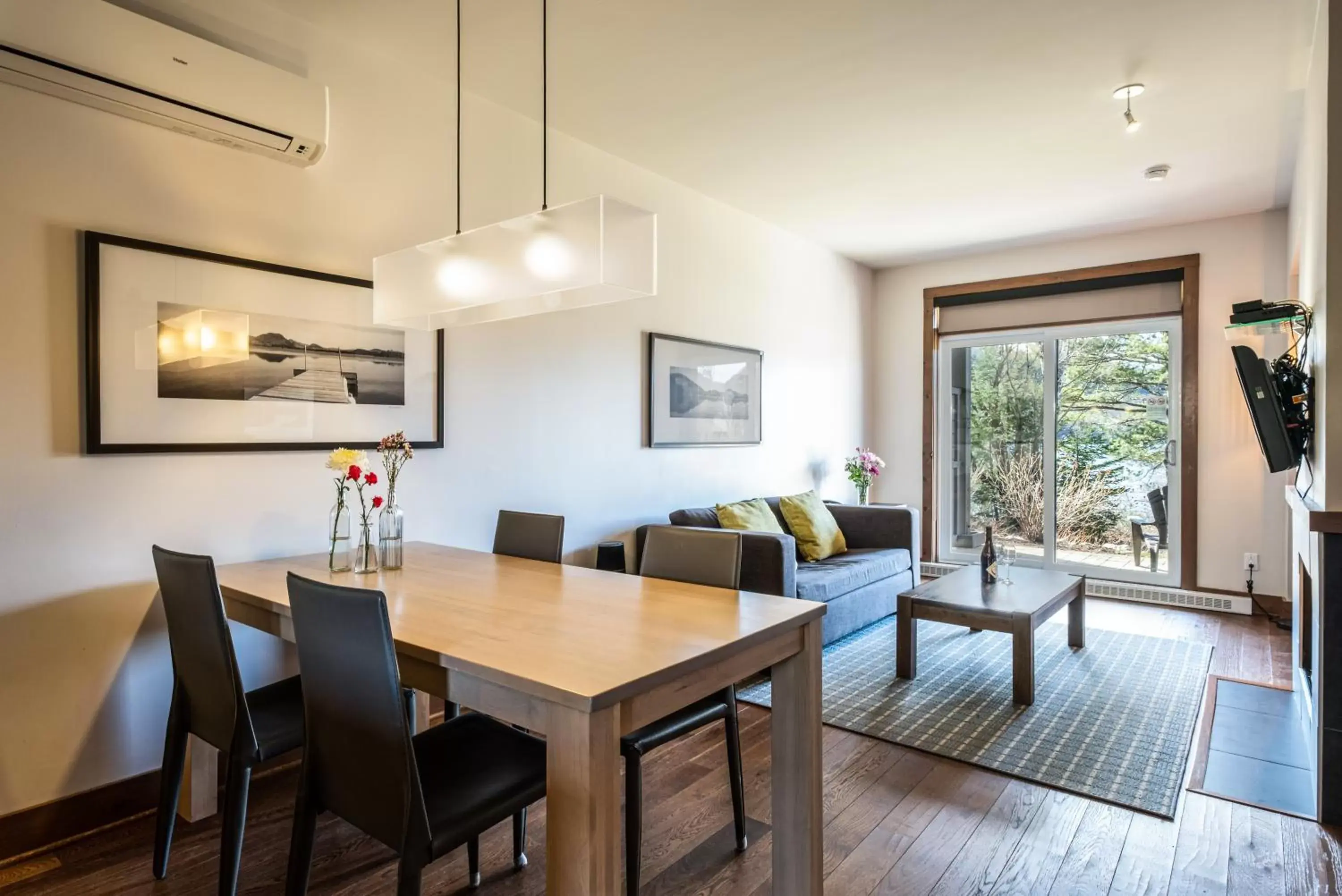 Dining Area in Suites-sur-Lac