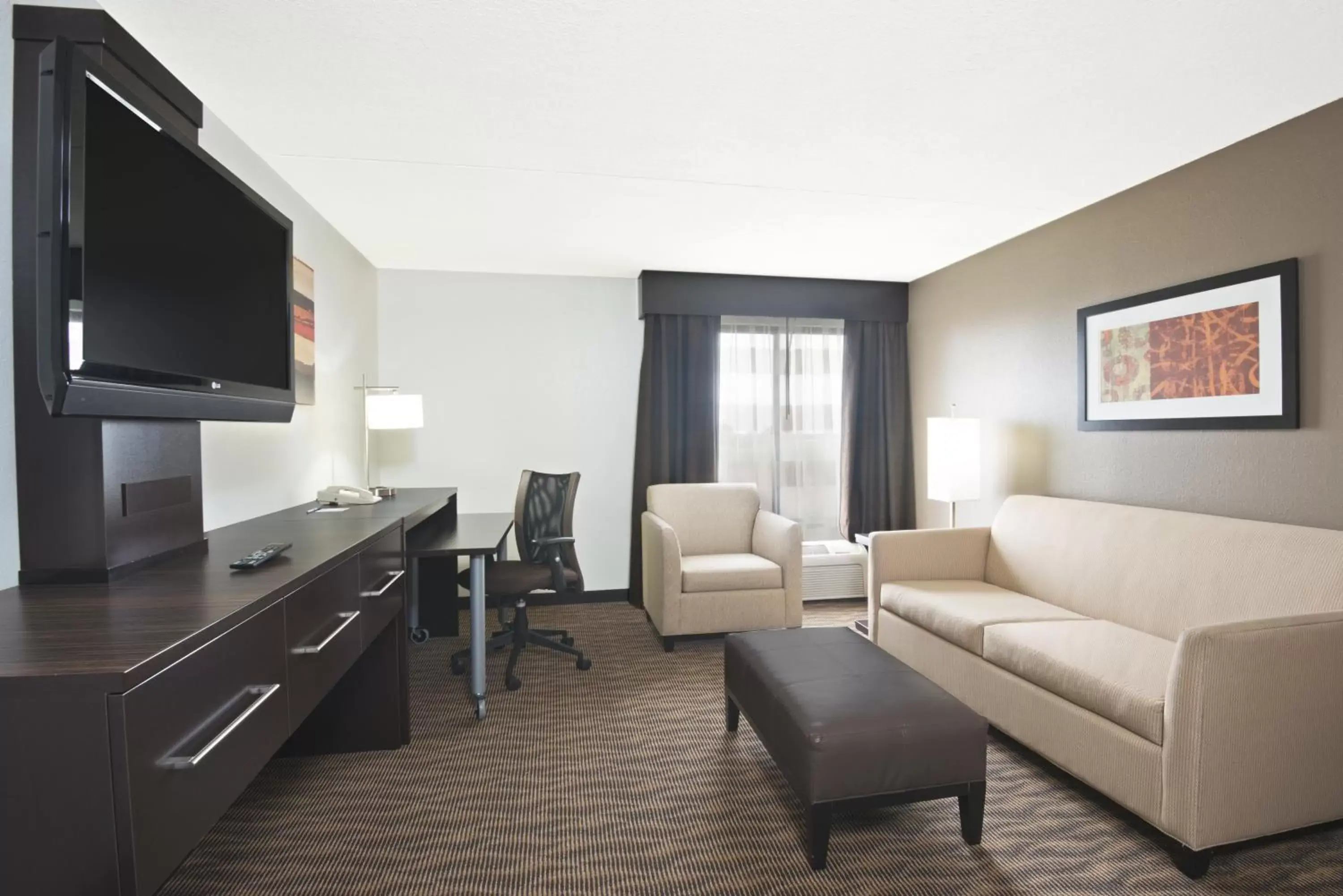 Photo of the whole room, Seating Area in Holiday Inn Express Hotel & Suites Colby, an IHG Hotel