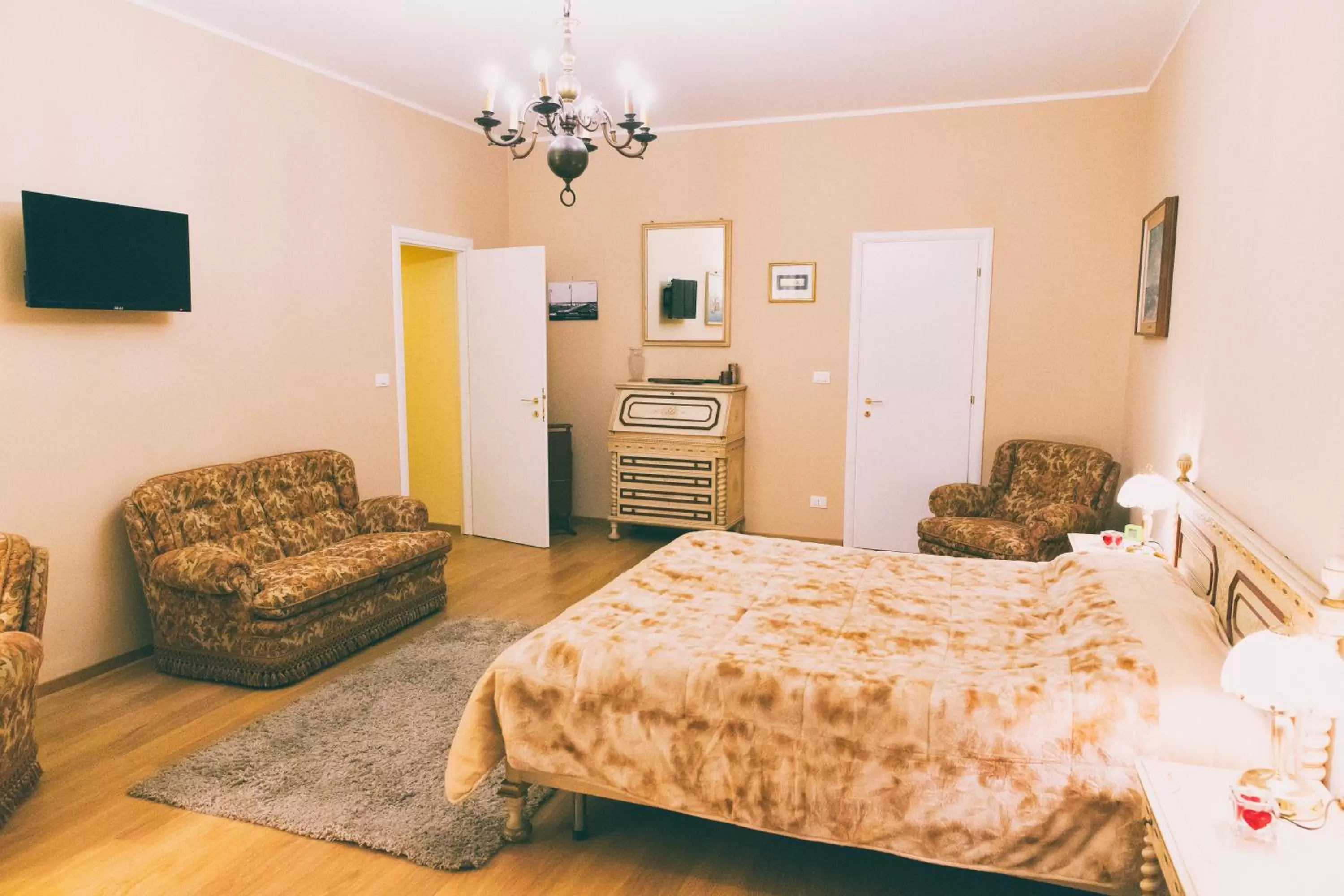 Photo of the whole room, Bed in Torrebianca