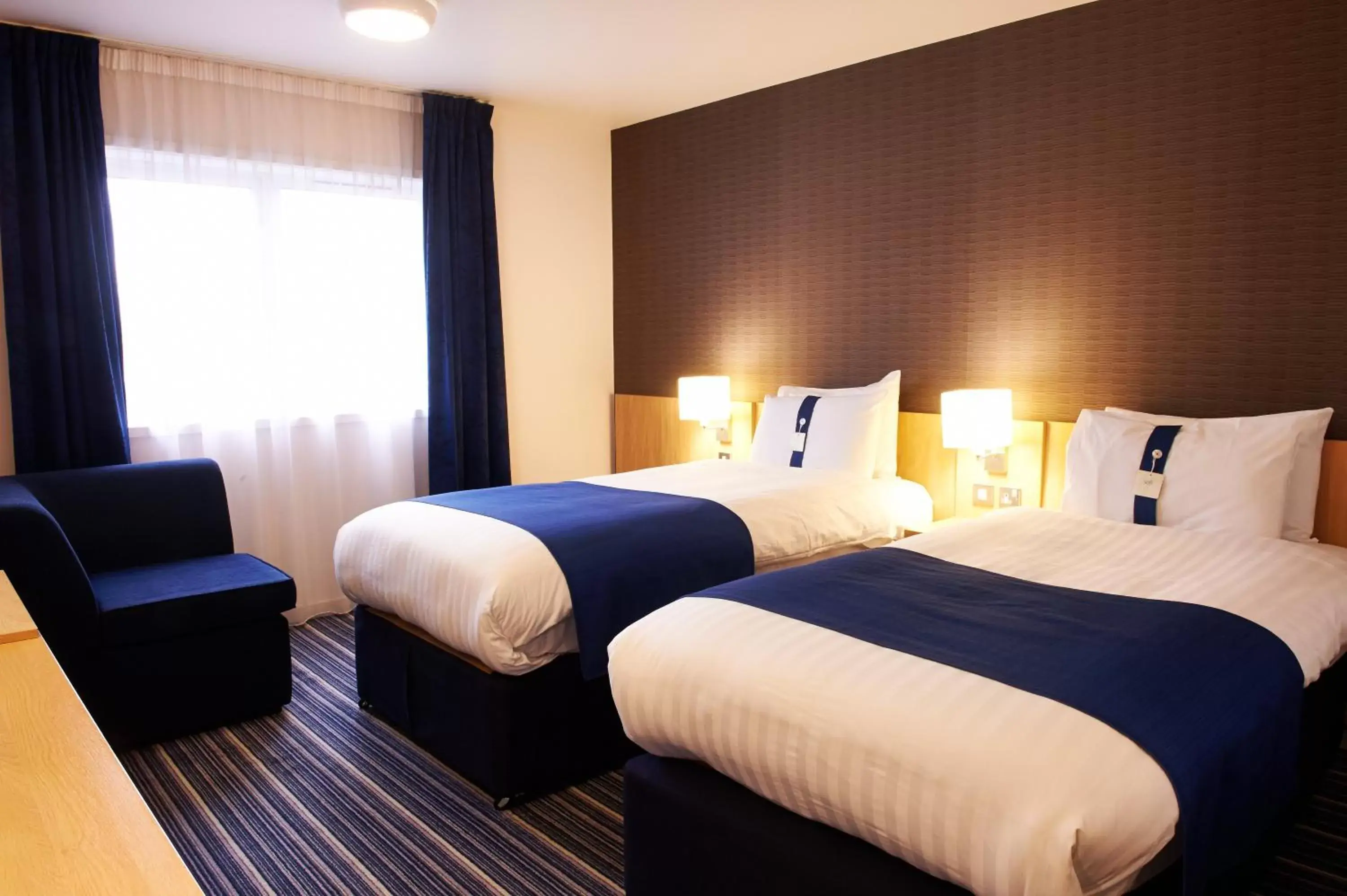 Photo of the whole room, Bed in Holiday Inn Express Manchester Airport, an IHG Hotel