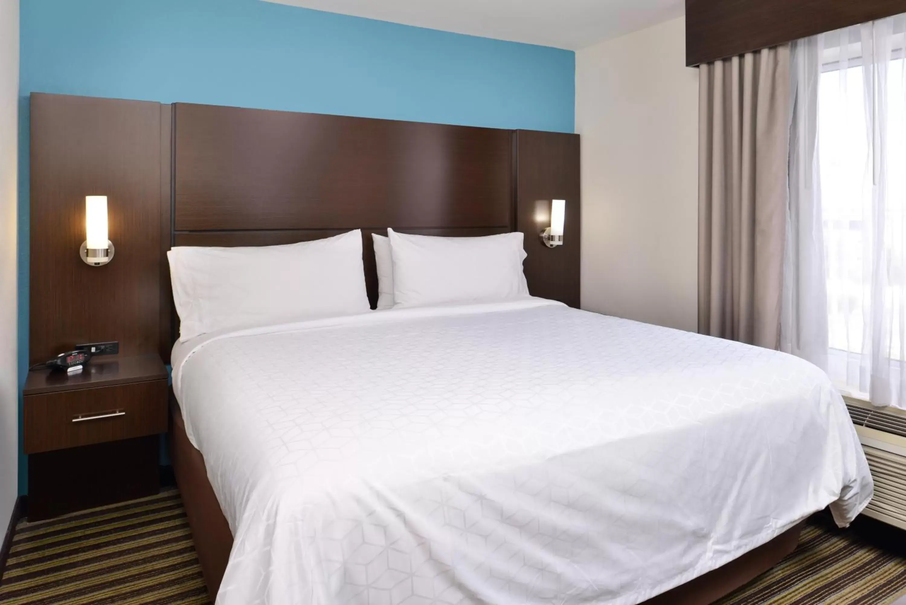 Photo of the whole room, Bed in Holiday Inn Express Montgomery East I-85, an IHG Hotel