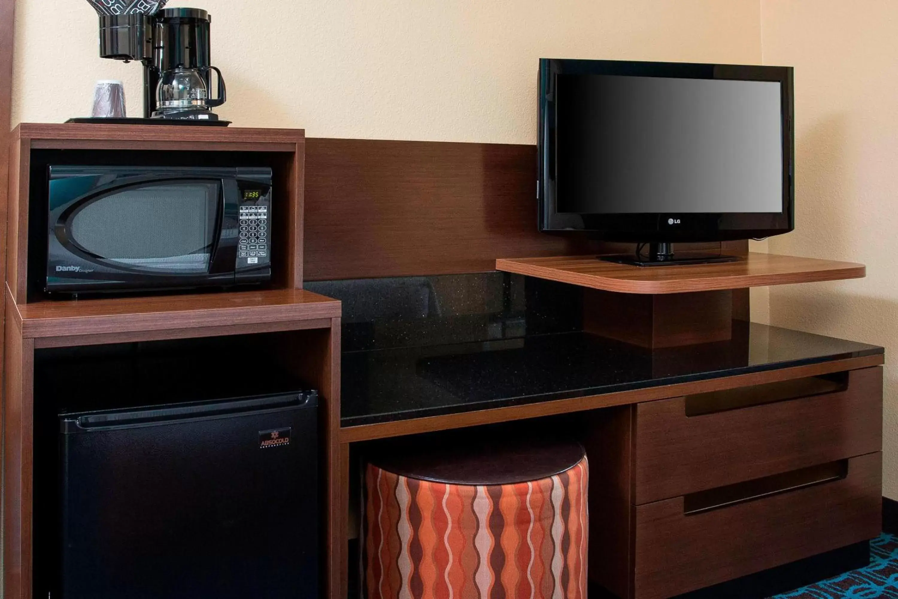 Bedroom, TV/Entertainment Center in Fairfield Inn & Suites by Marriott Branson