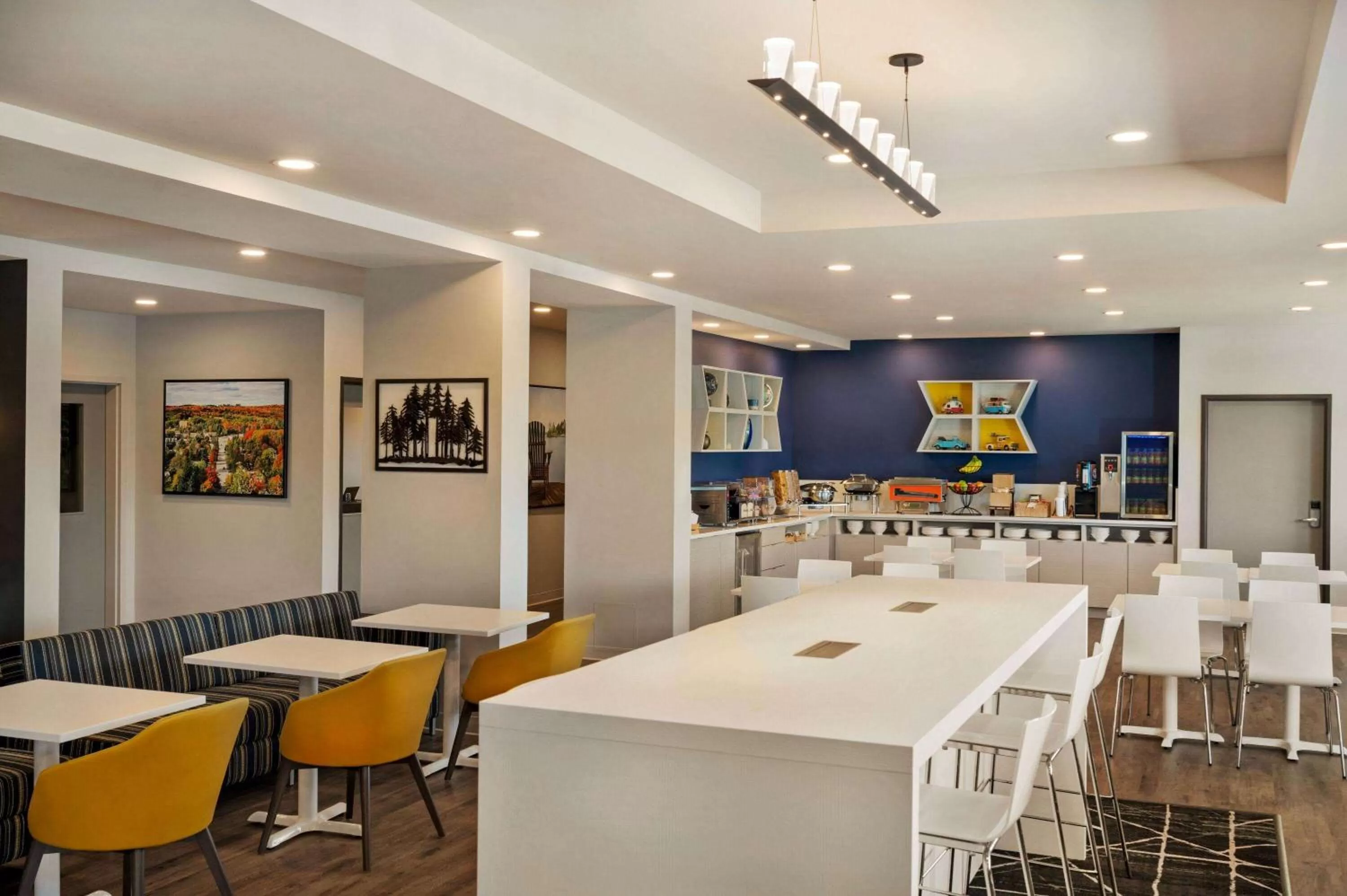 Restaurant/places to eat in Microtel Inn & Suites by Wyndham Aurora