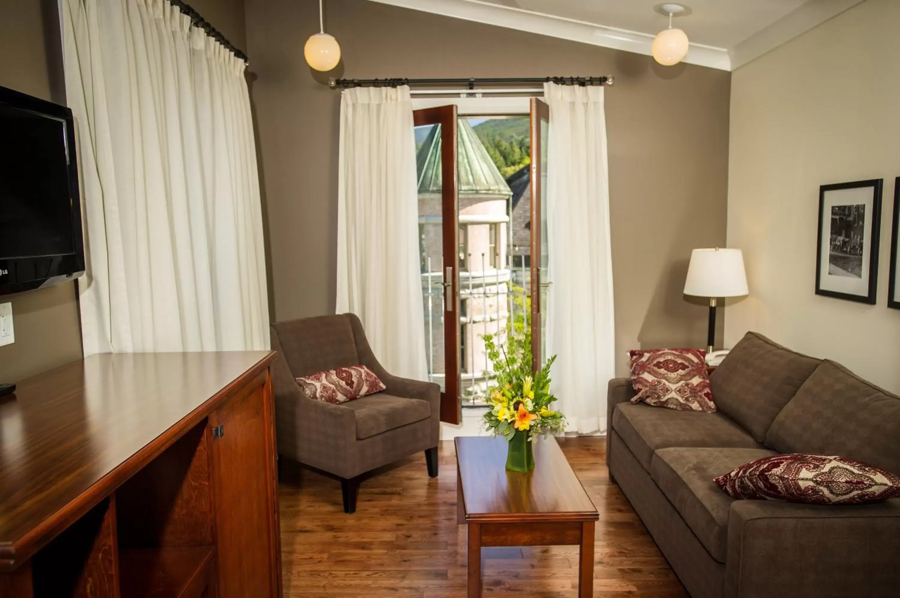 Living room, Seating Area in Hume Hotel & Spa