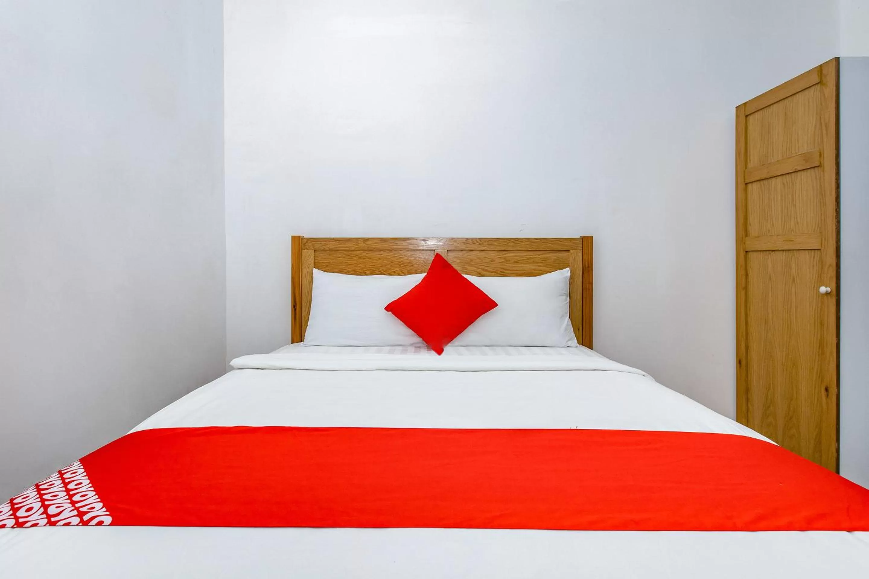 Bedroom, Bed in GIS Hotel Nha Trang & Motorbike Rental