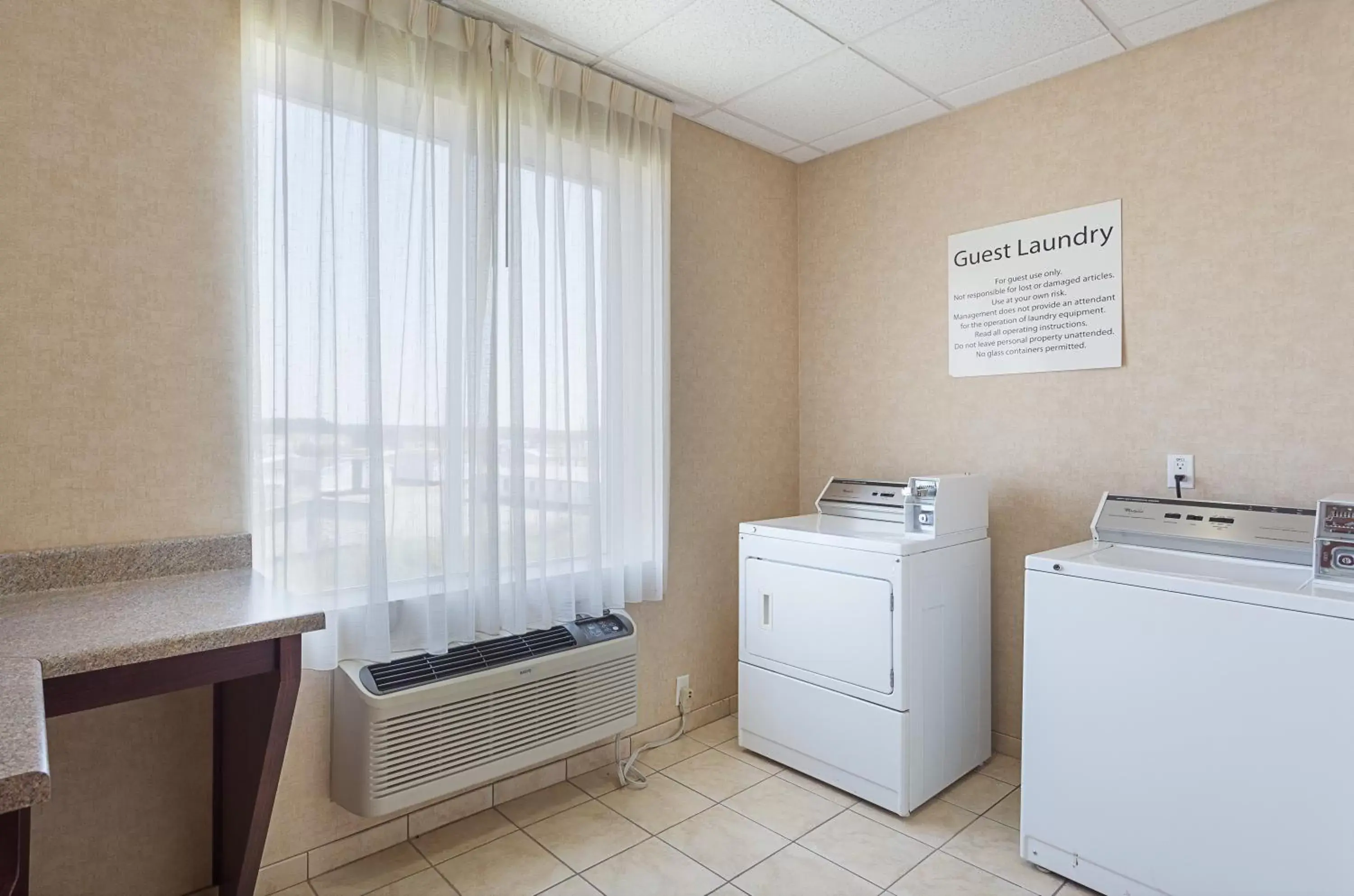 Other, Kitchen/Kitchenette in Holiday Inn Express Hotel & Suites Byram, an IHG Hotel