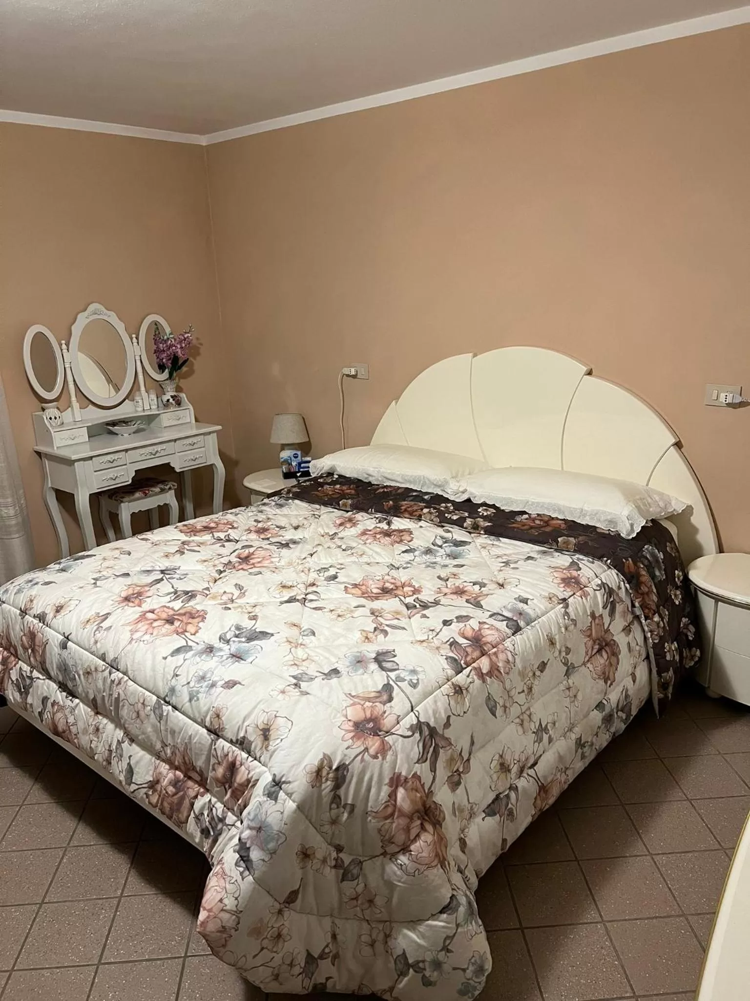 Photo of the whole room, Bed in B&B Amy&Julie