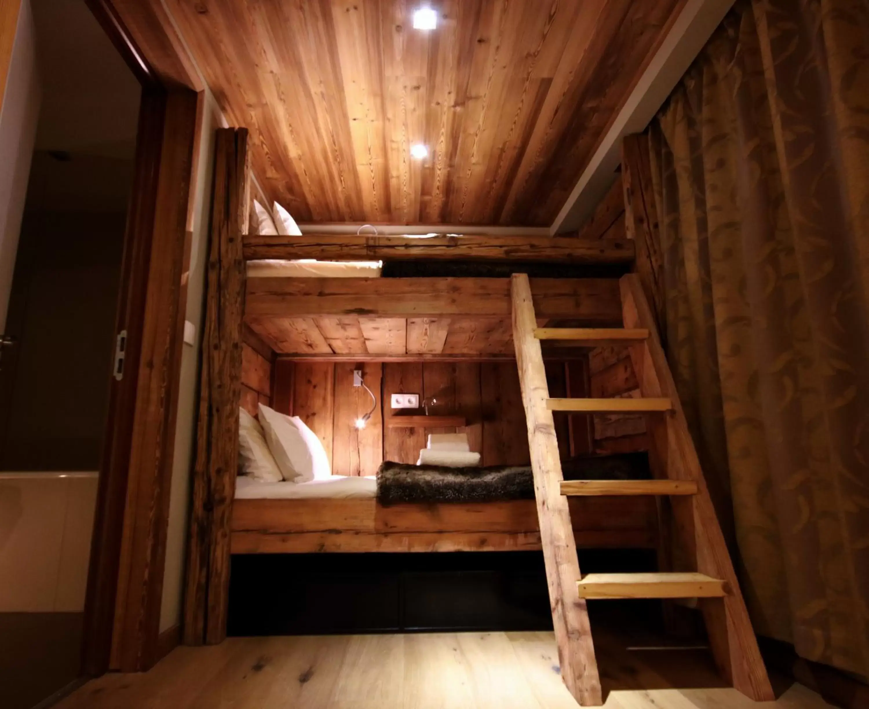 Bunk Bed in Chamois d'Or Hotel