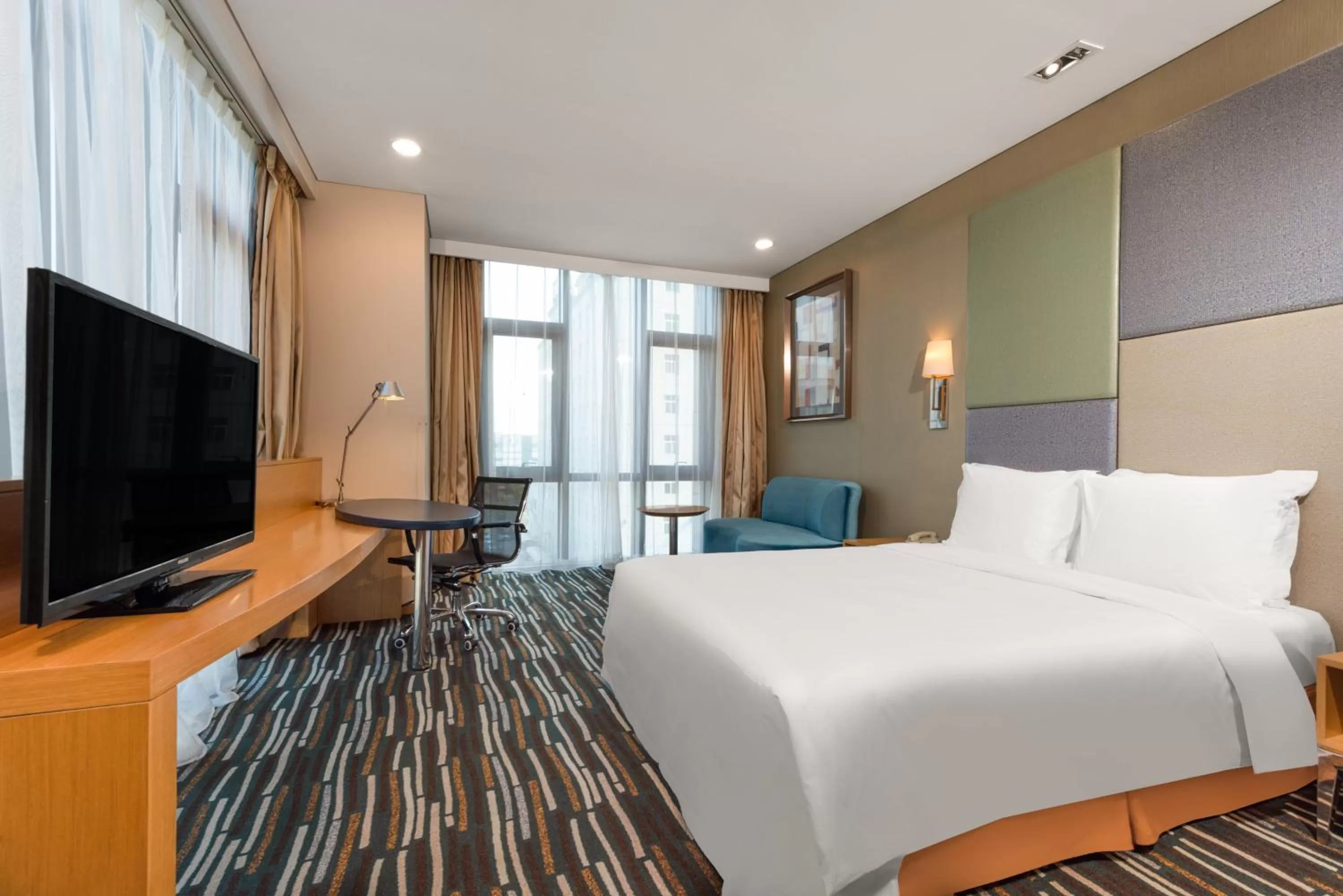 Photo of the whole room, Bed in Holiday Inn Express Beijing Yizhuang by IHG