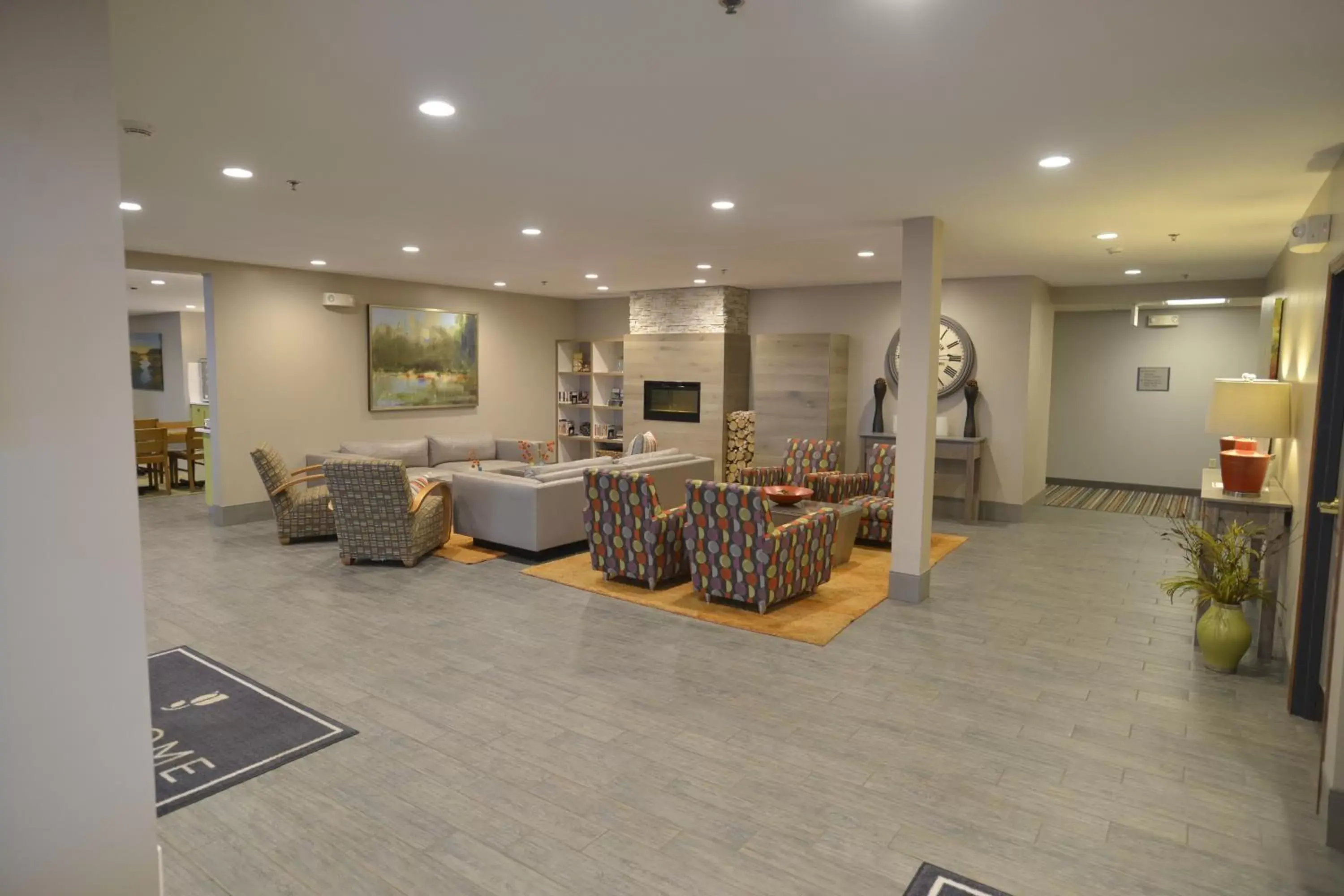 Lobby or reception, Lounge/Bar in Country Inn & Suites by Radisson, Duluth North, MN