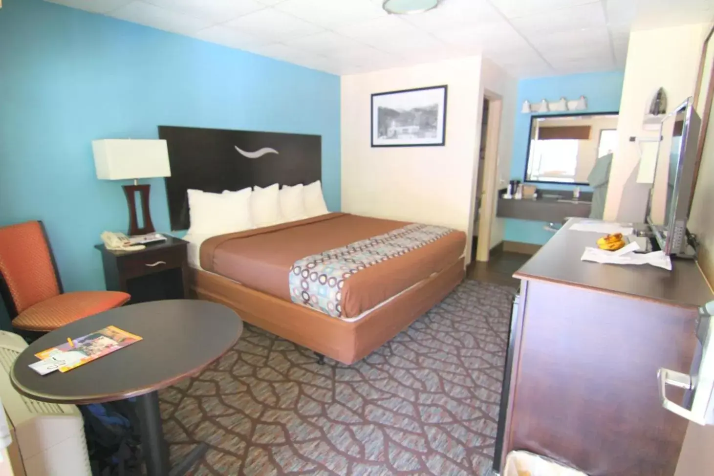 King Room in Blue Ridge Inn King Room in Blue Ridge Inn