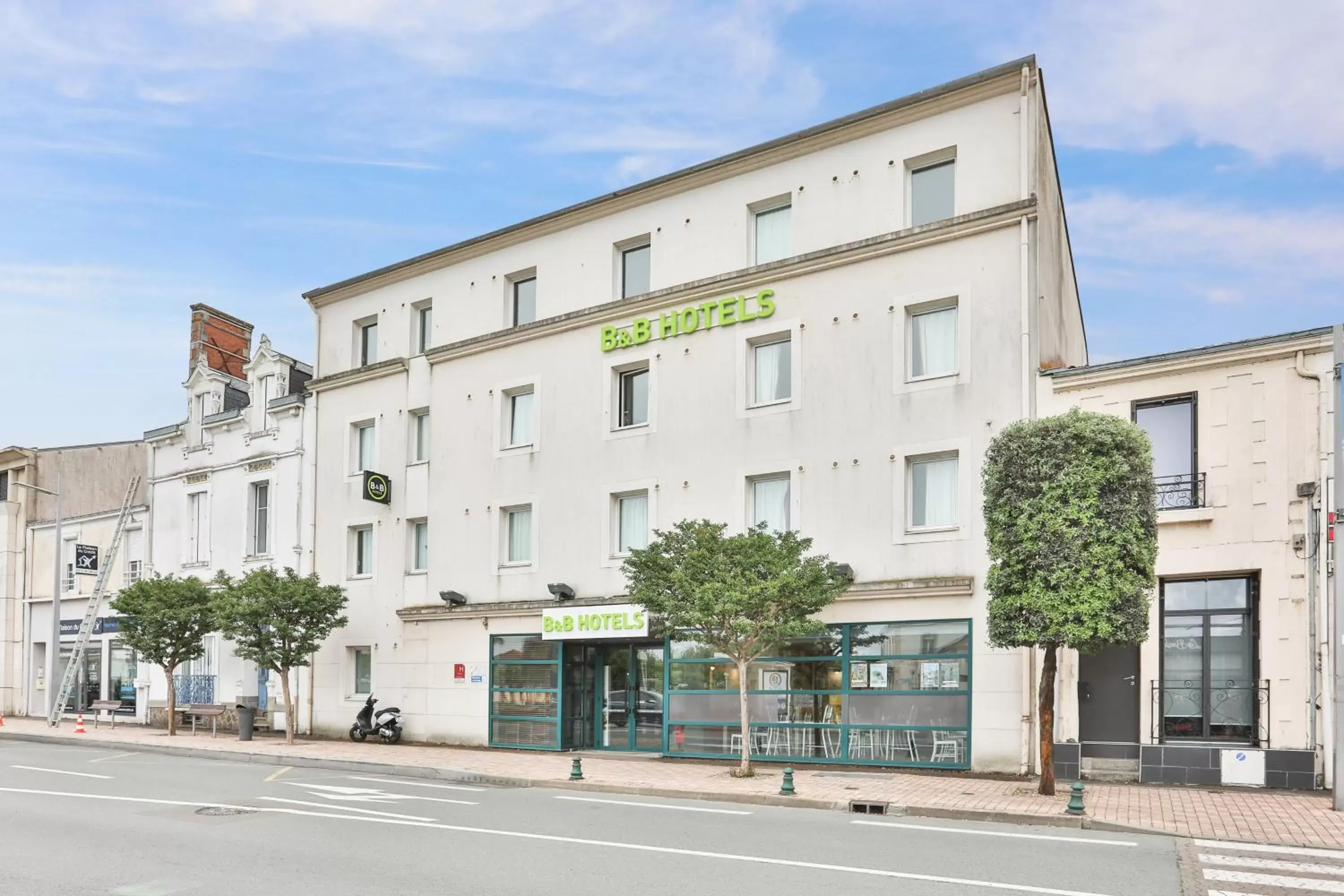 Property Building in B&B HOTEL Les Sables-d'Olonne Centre Gare