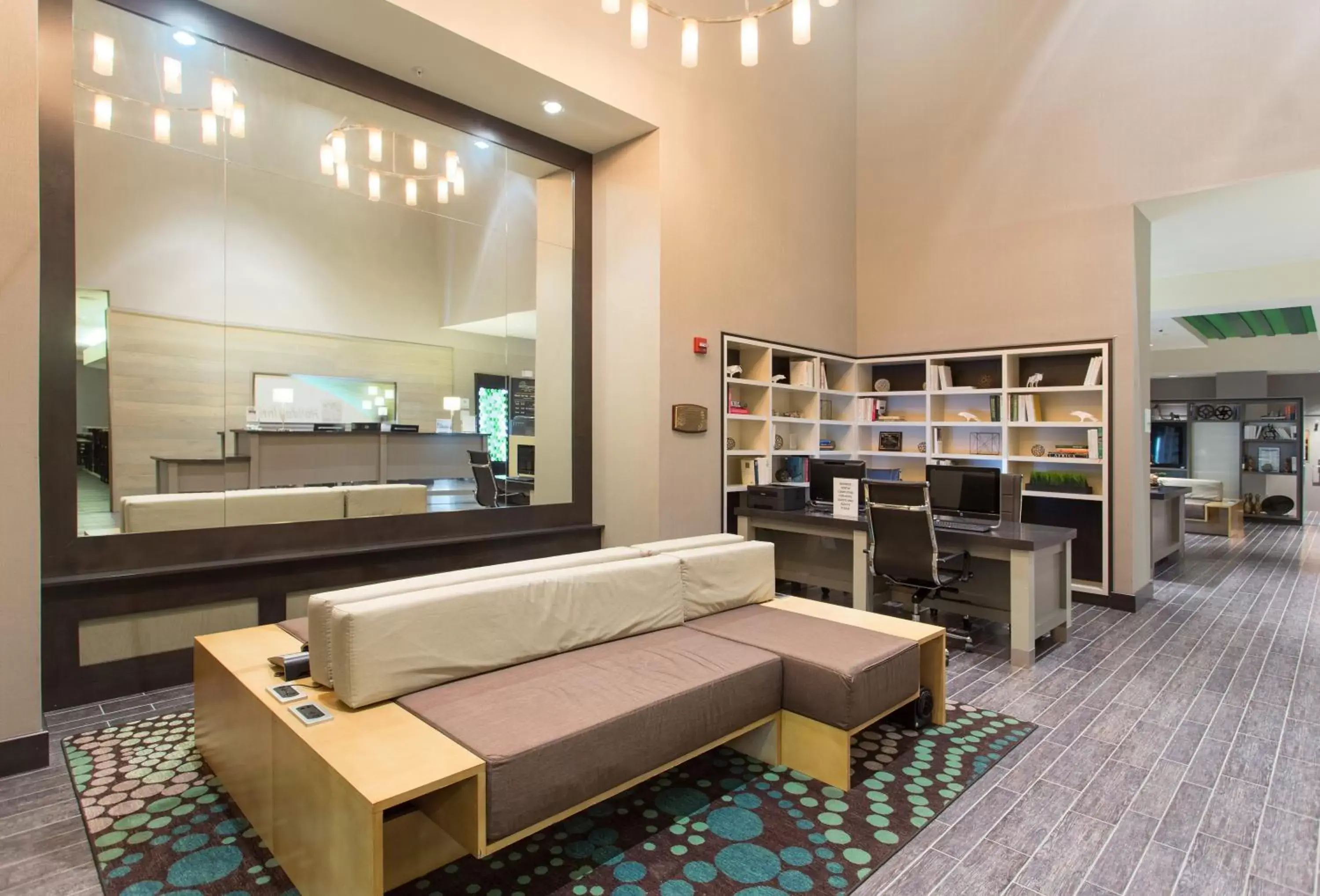 Lobby or reception, Seating Area in Holiday Inn Texarkana Arkansas Convention Center, an IHG Hotel