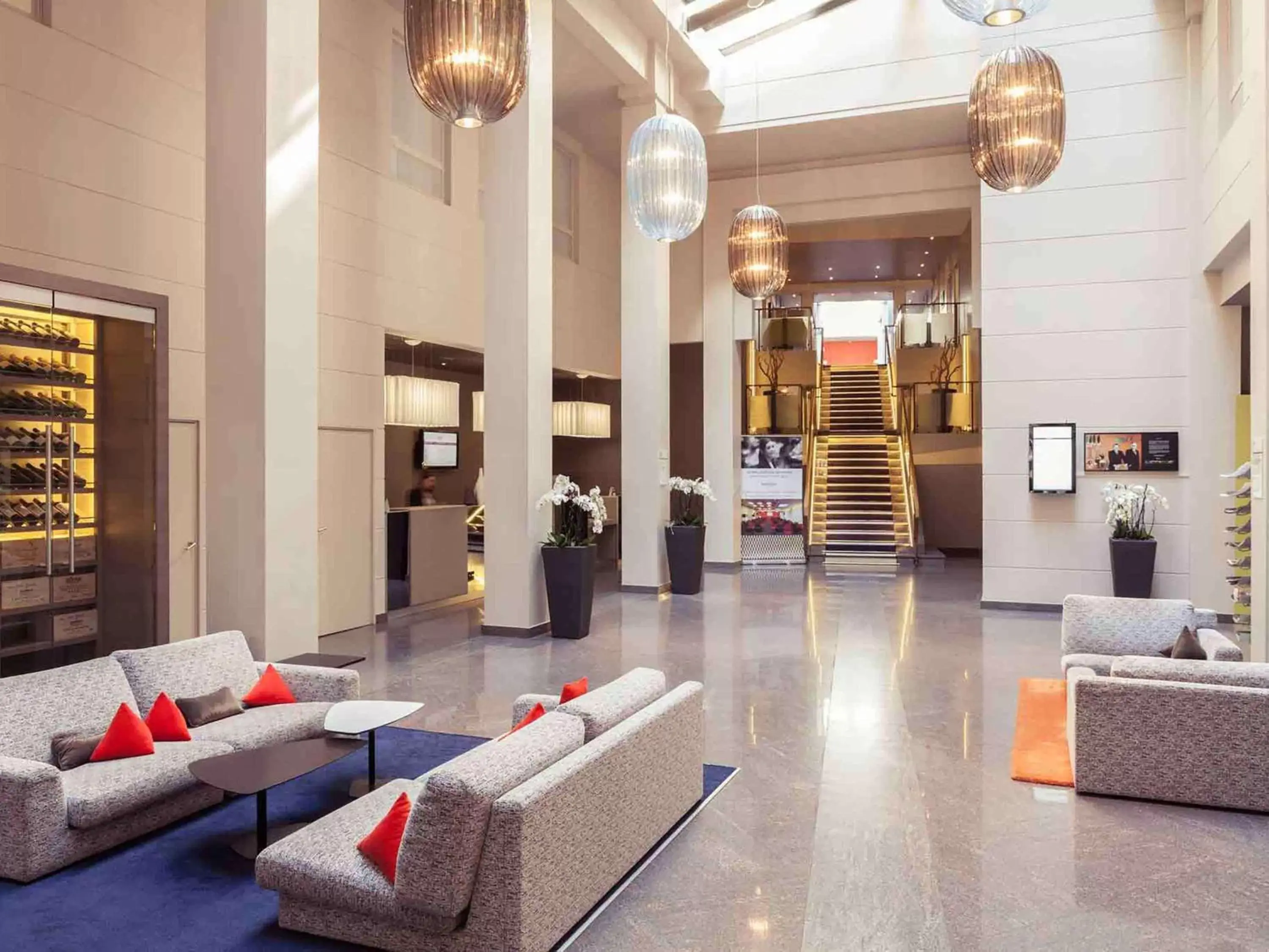 Property building, Lobby/Reception in Mercure Nantes Centre Grand Hotel