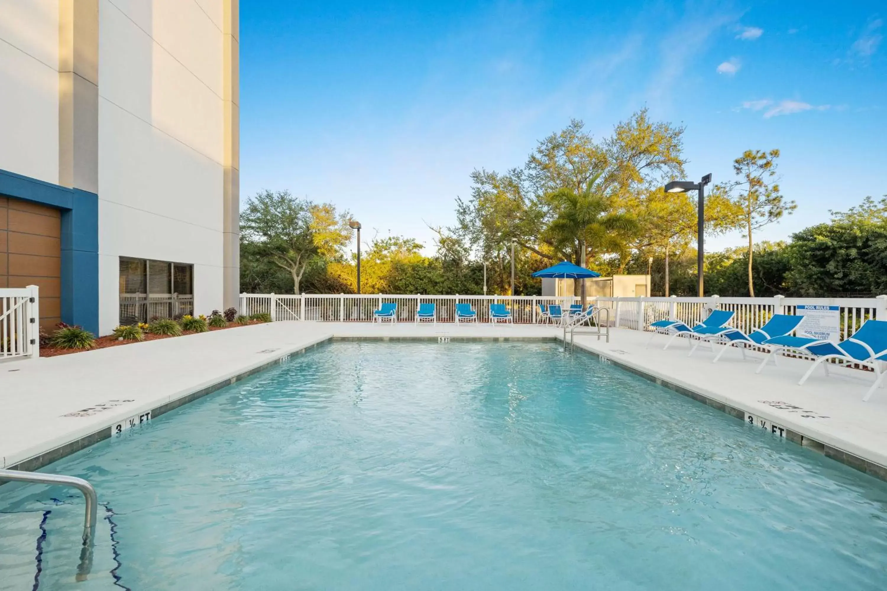 Pool view, Swimming Pool in Hampton Inn Tampa-Veterans Expressway