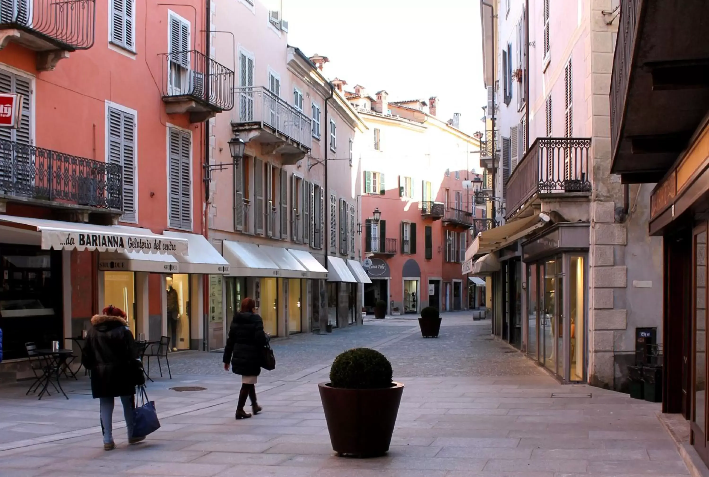 Street view, Neighborhood in R&B La Torre