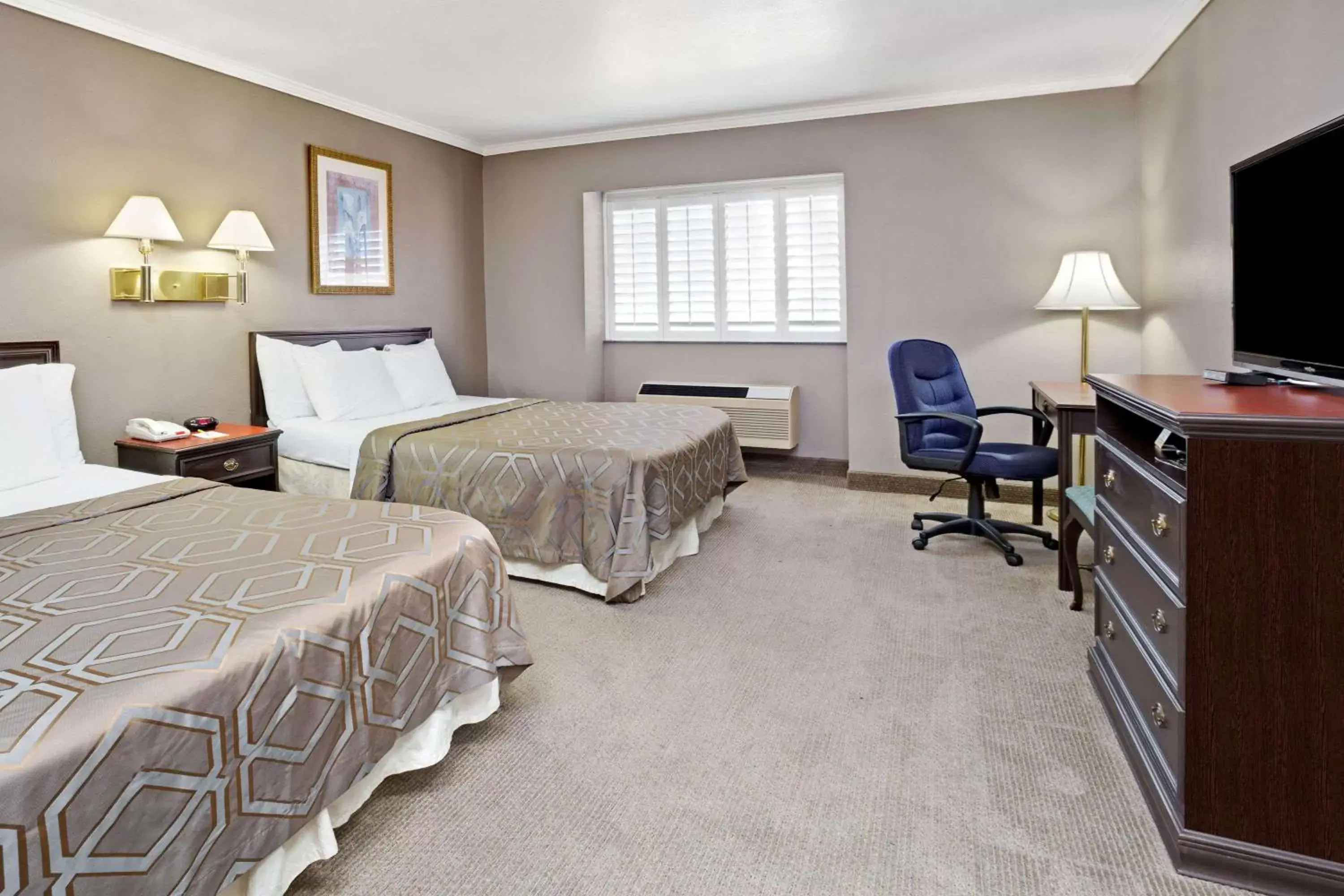 Photo of the whole room, Bed in Days Inn by Wyndham West Covina