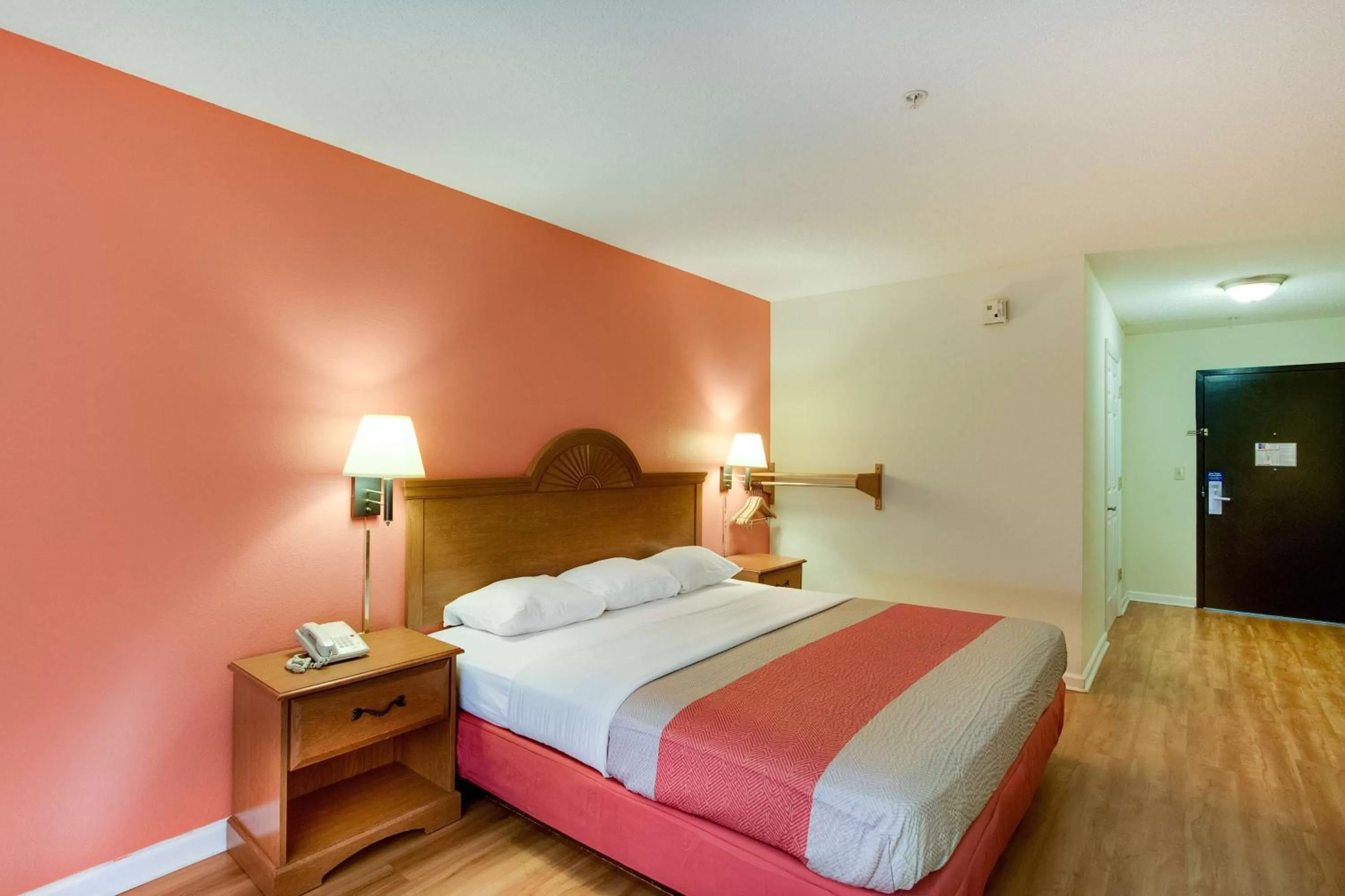 Photo of the whole room, Bed in Motel 6-Hinesville, GA