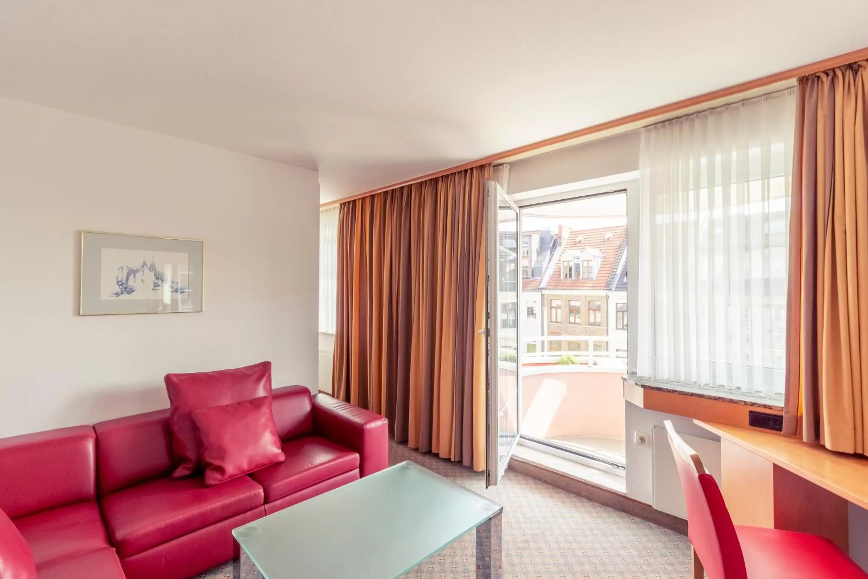 Photo of the whole room, Seating Area in Mercure Hotel Köln City Friesenstraße